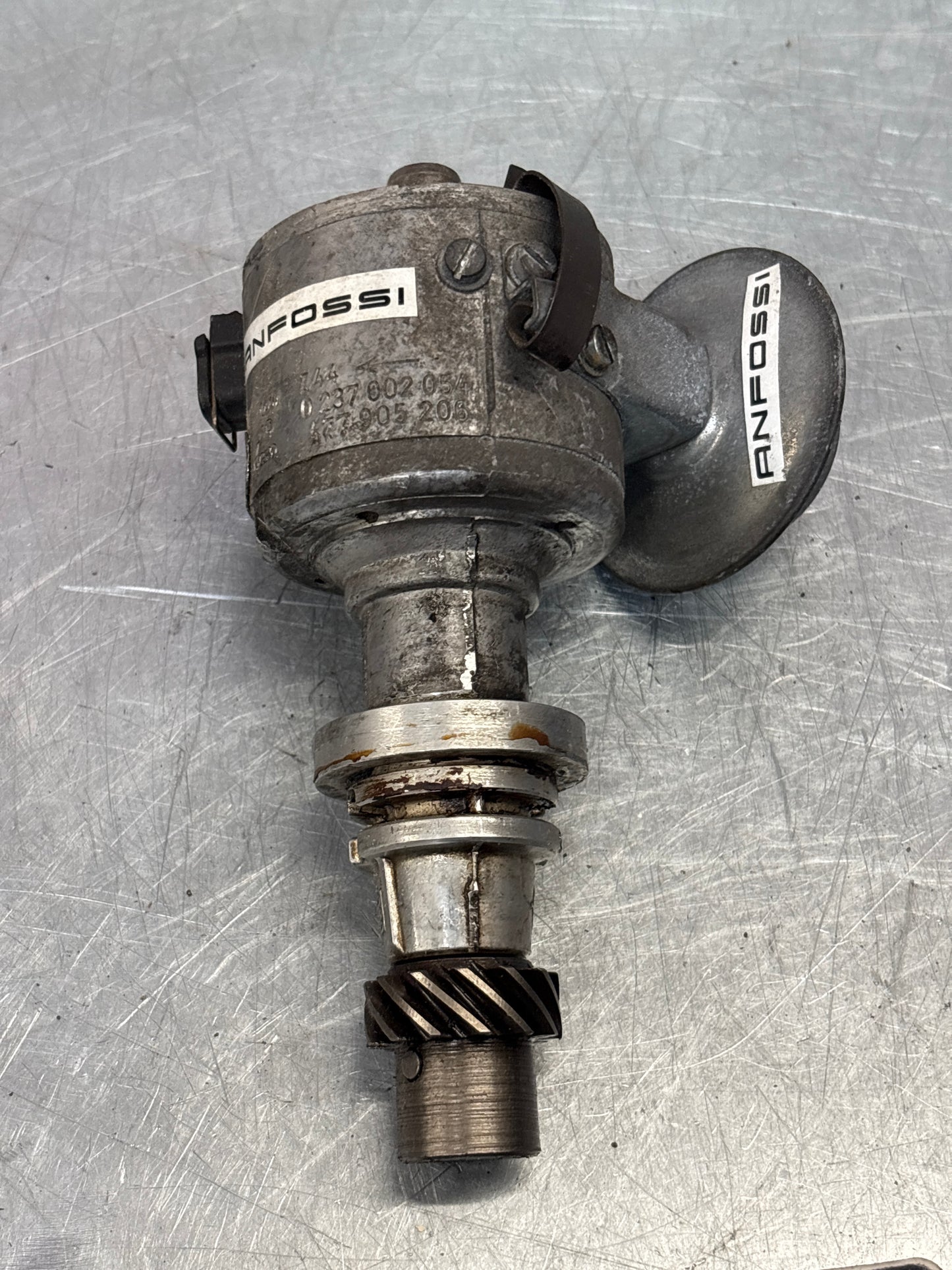 Porsche 924 N/A Distributor 0237002054 / 477905206 used