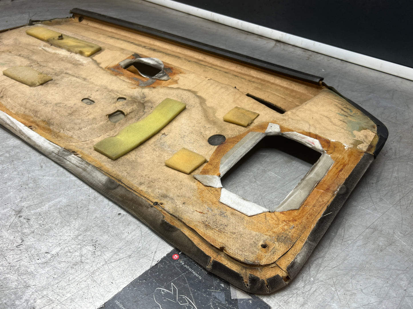 Porsche 944 right door card black / white pinstripe for late cars from 85.5 944555018