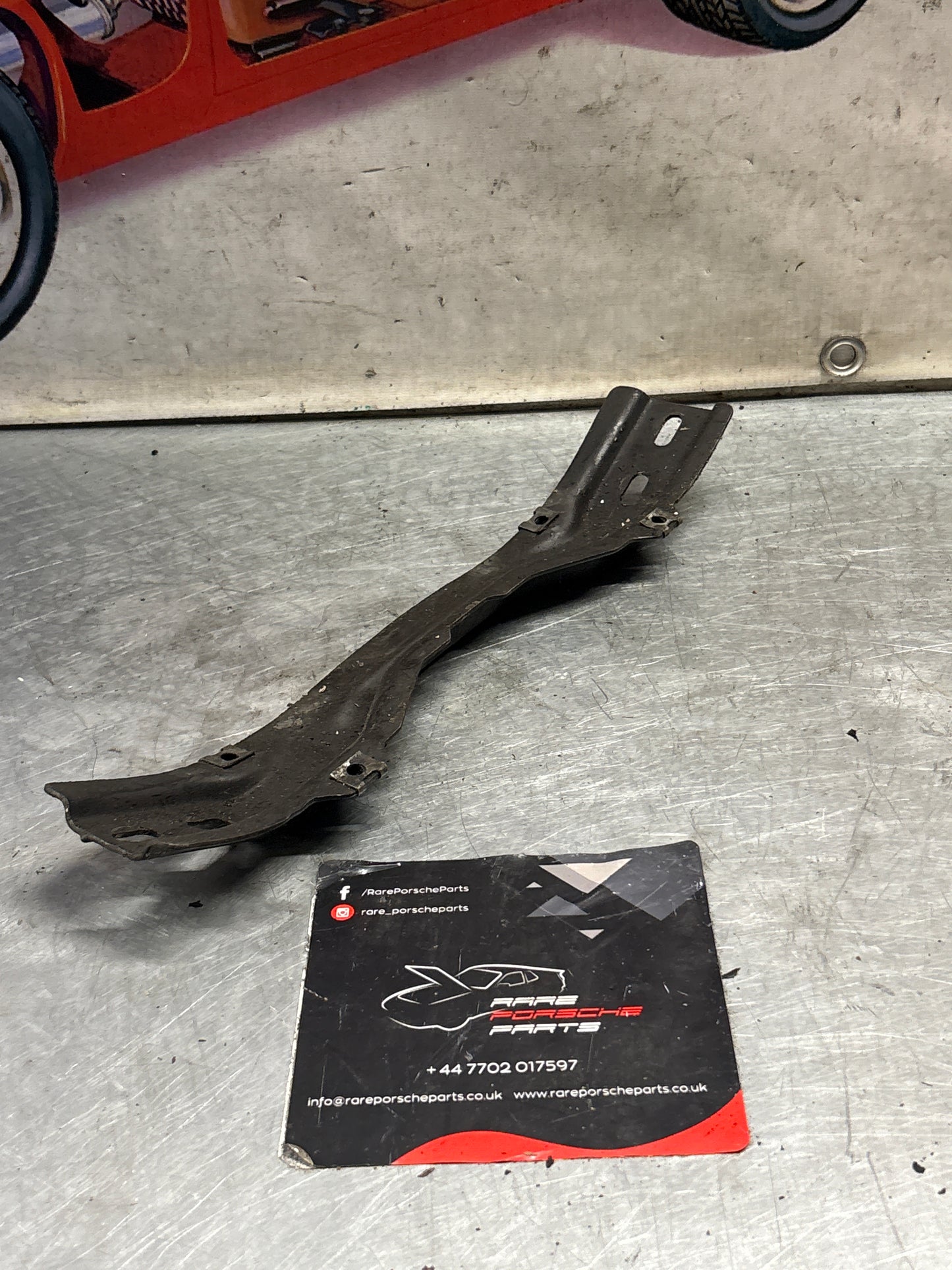 Porsche 928 S4 Floor panel support cross member, used 92850190105
