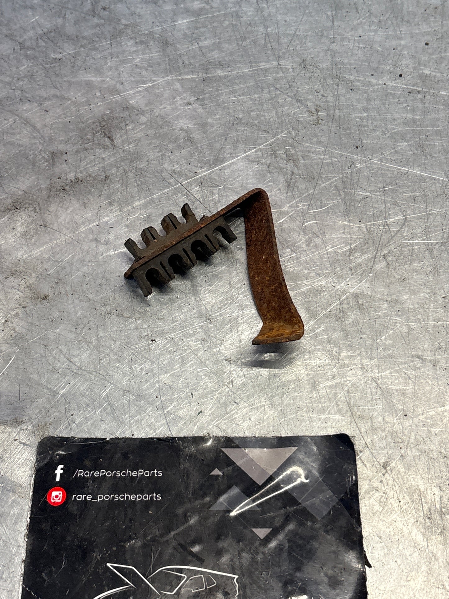 Porsche 924 fuel supply line  support bracket, used 047133191D