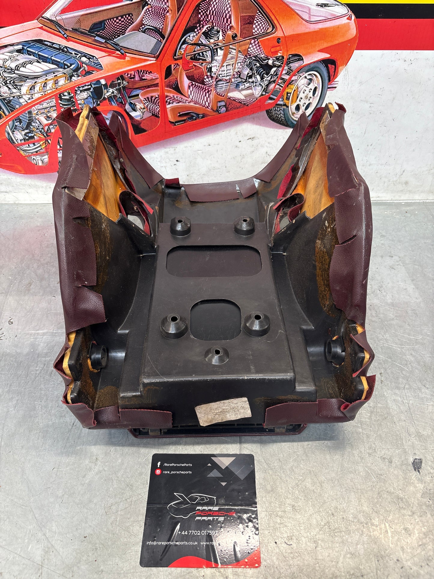 Porsche 928 S center console, rear armrest, Burgrundy, no key, and lock 92852206757 92852206150 used