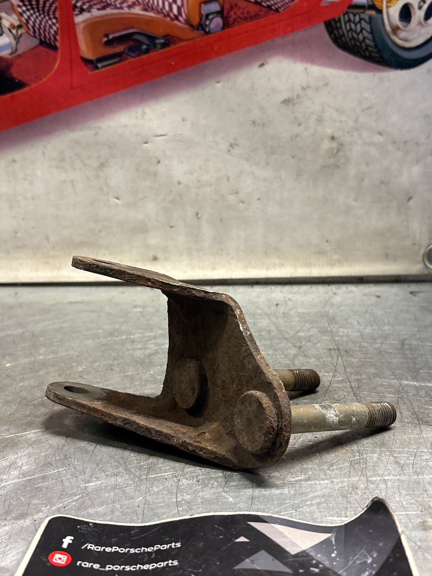 Porsche 928 Wishbone stabilizer bracket, left, used 92834109205