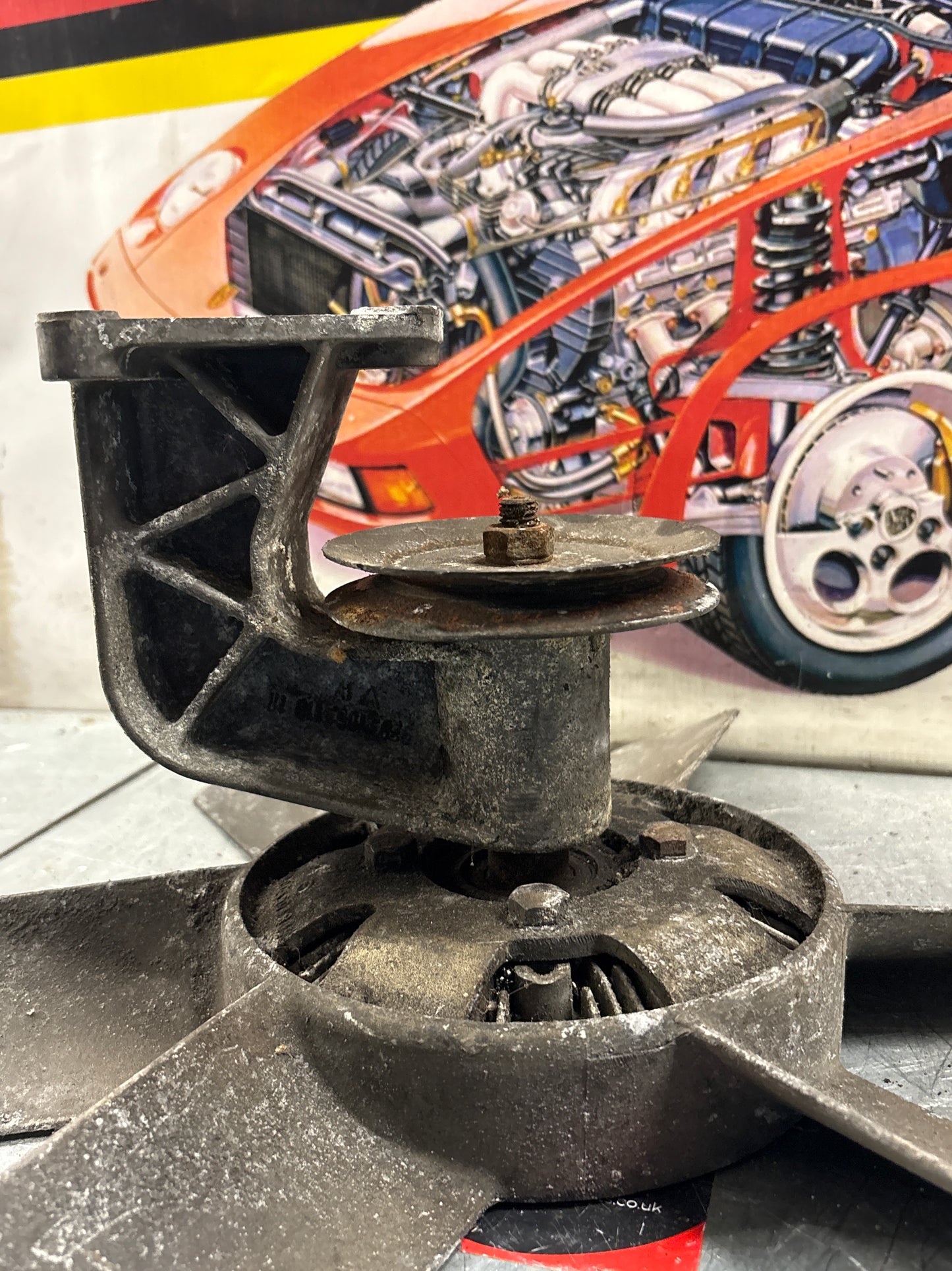 Porsche 928 Engine cooling viscous fan with bracket used 92810613701, 9281061101R