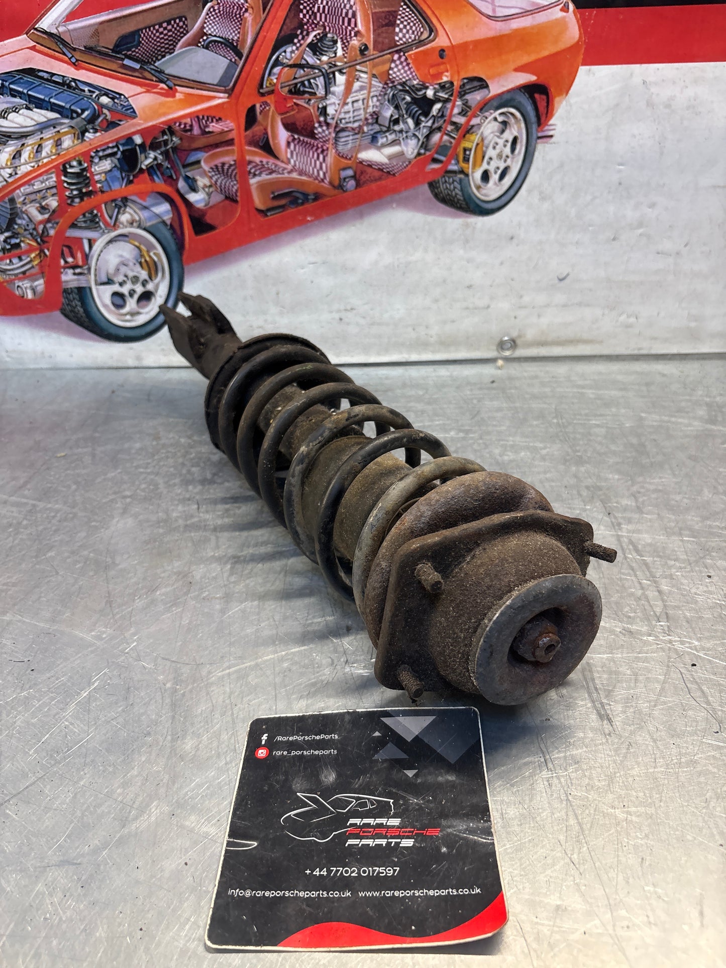 Porsche 944 in anticipo, gamba della sospensione destra 924S, usata, ricambio o riparazione