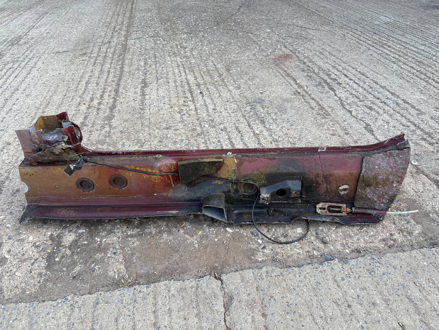 Porsche 924 right sill section cut