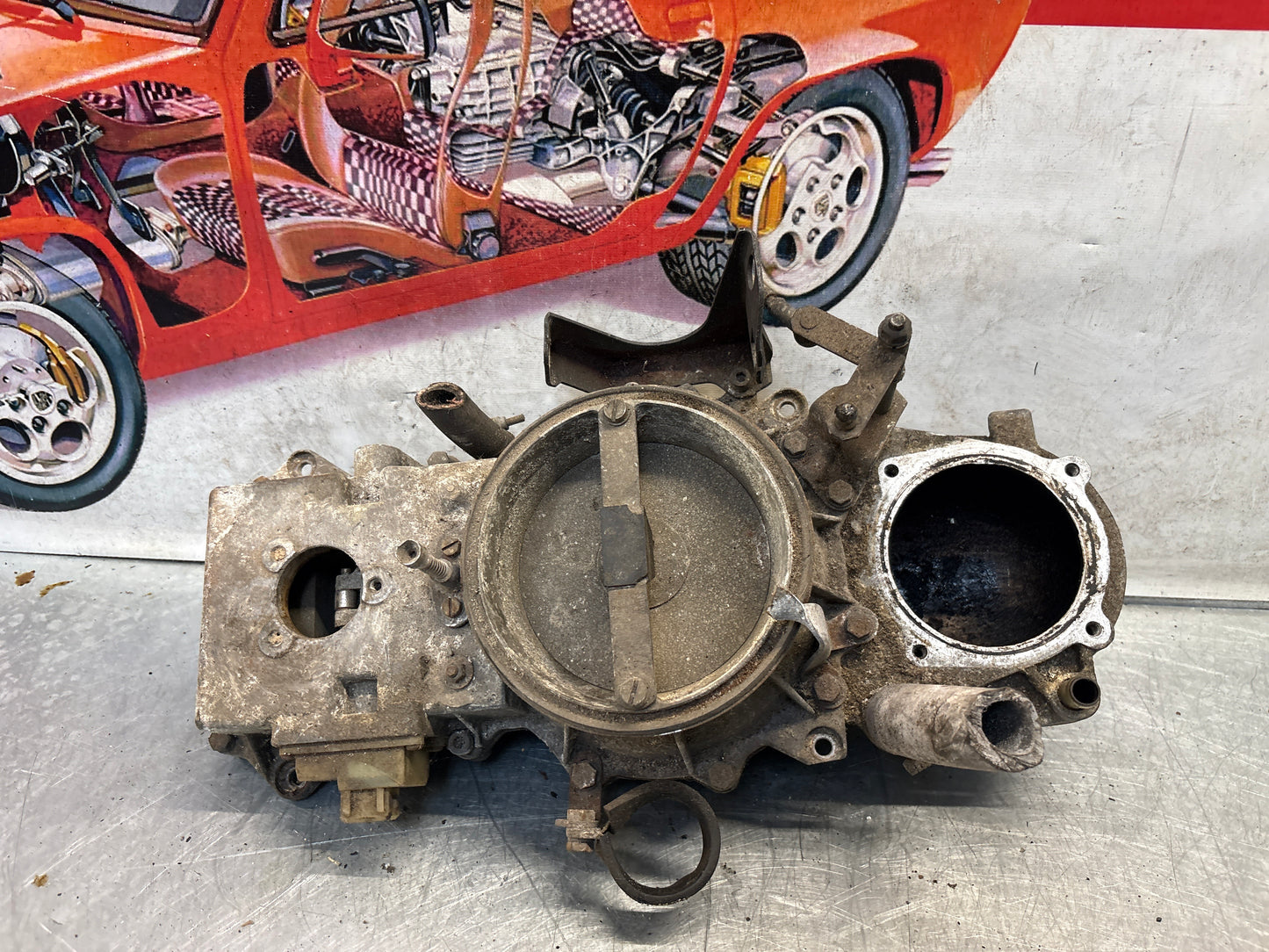 Porsche 928 throttle body, used 9281101935R / 0438120142