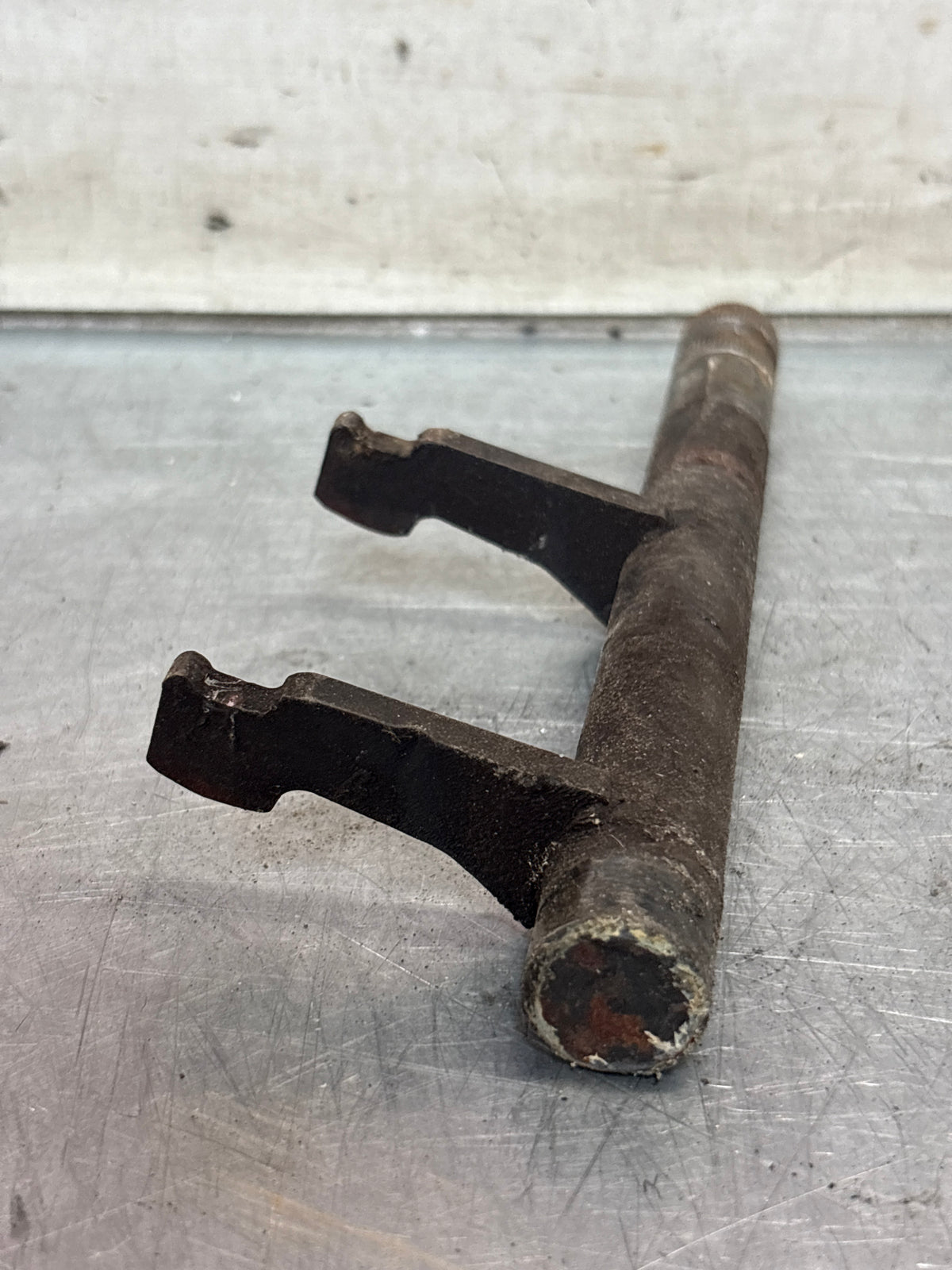 Porsche 924 clutch control shaft, used 088141701