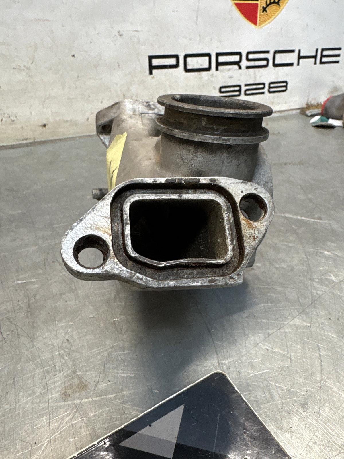 Porsche 928 thermostat housing, for spares or repair 9281061616R