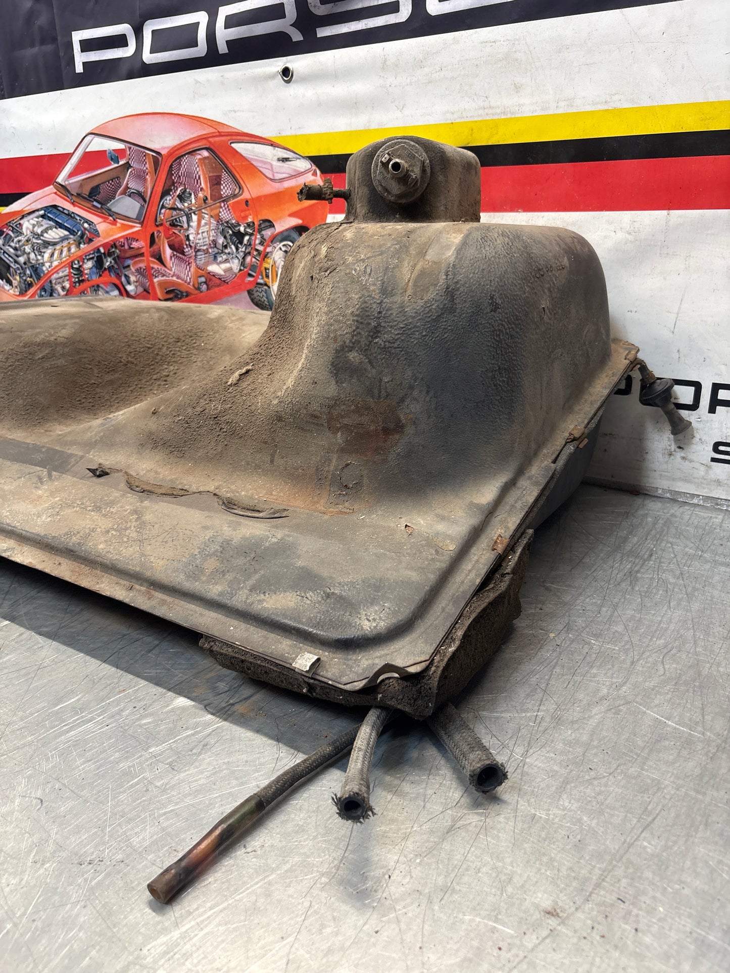 Serbatoio carburante Porsche 924 in metallo per le prime auto
