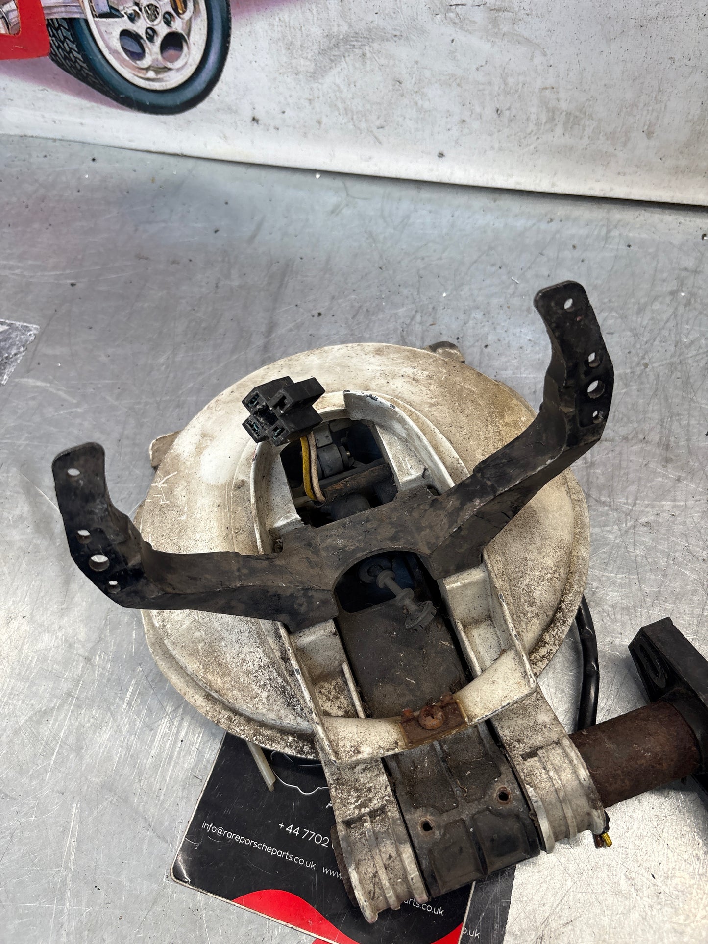 Porsche 928 left headlight swivel frame 92875024902 92875024302 used