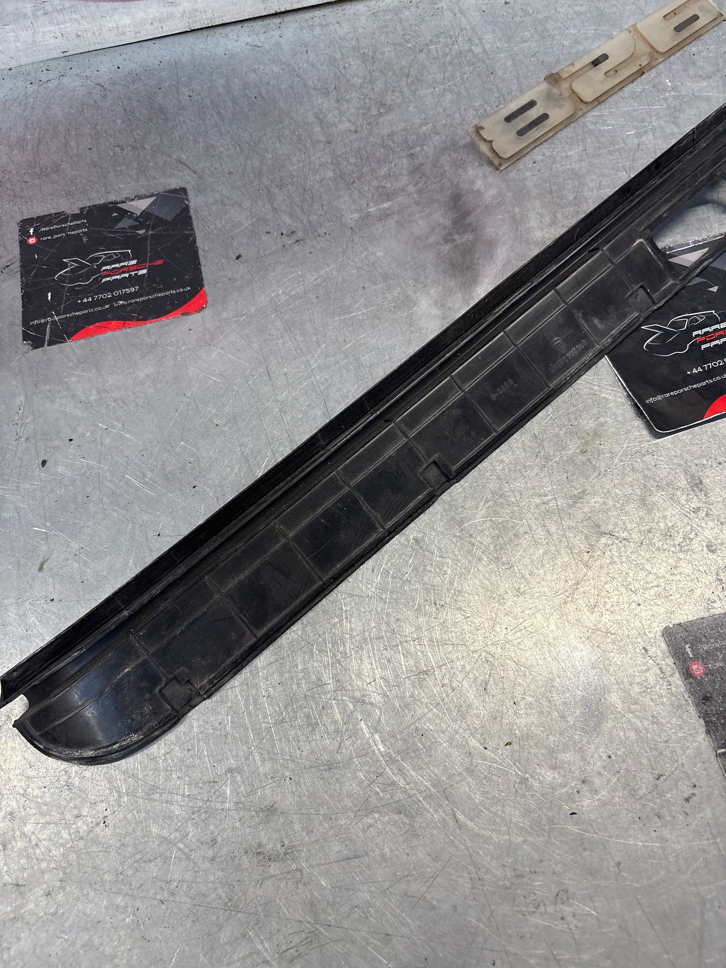 Porsche 928 scuff plate, door sill trim, right, O/S 92855105602 used