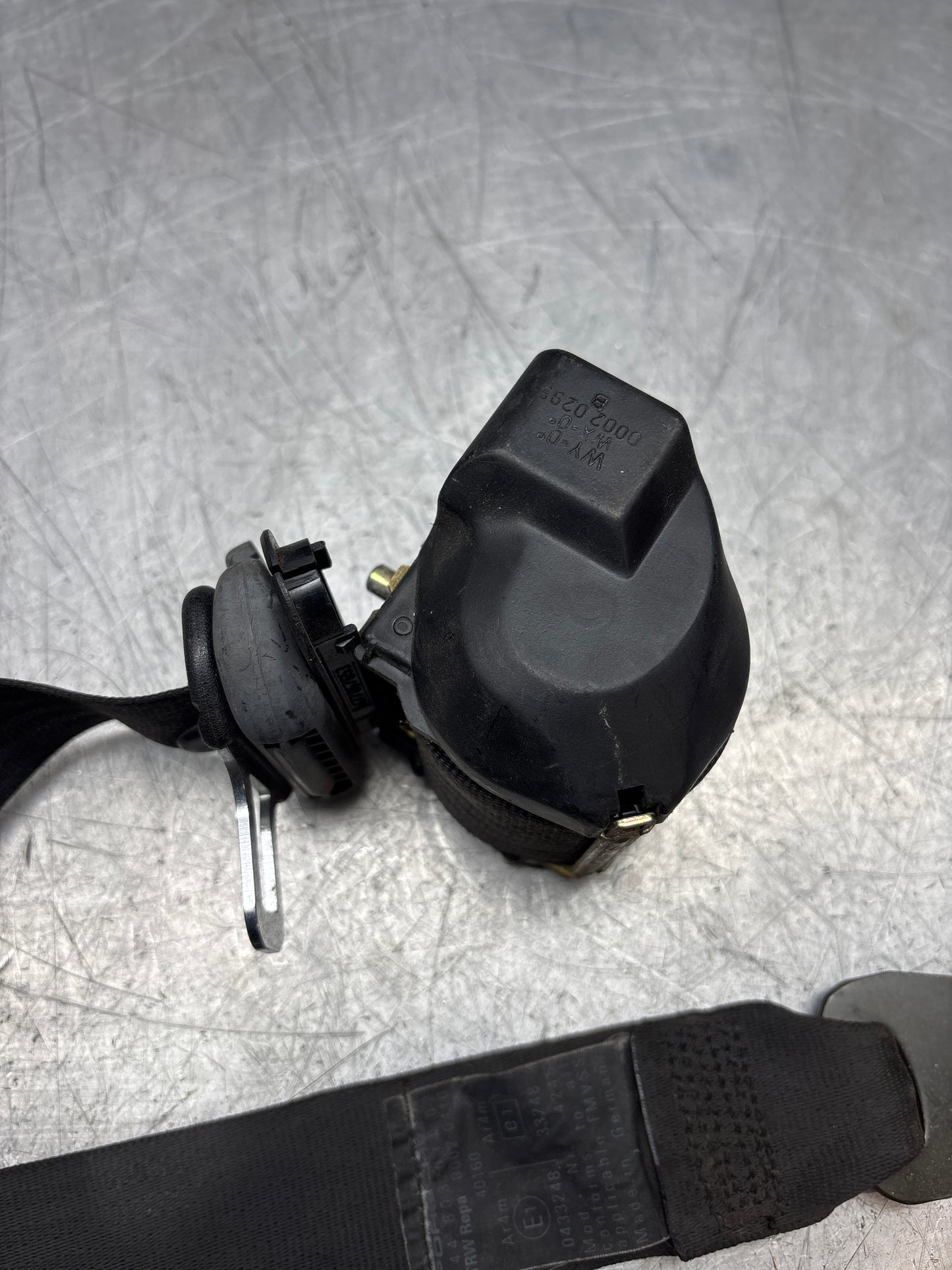 Porsche 944 S S2 Turbo front right O/S seat belt 94480303402, used