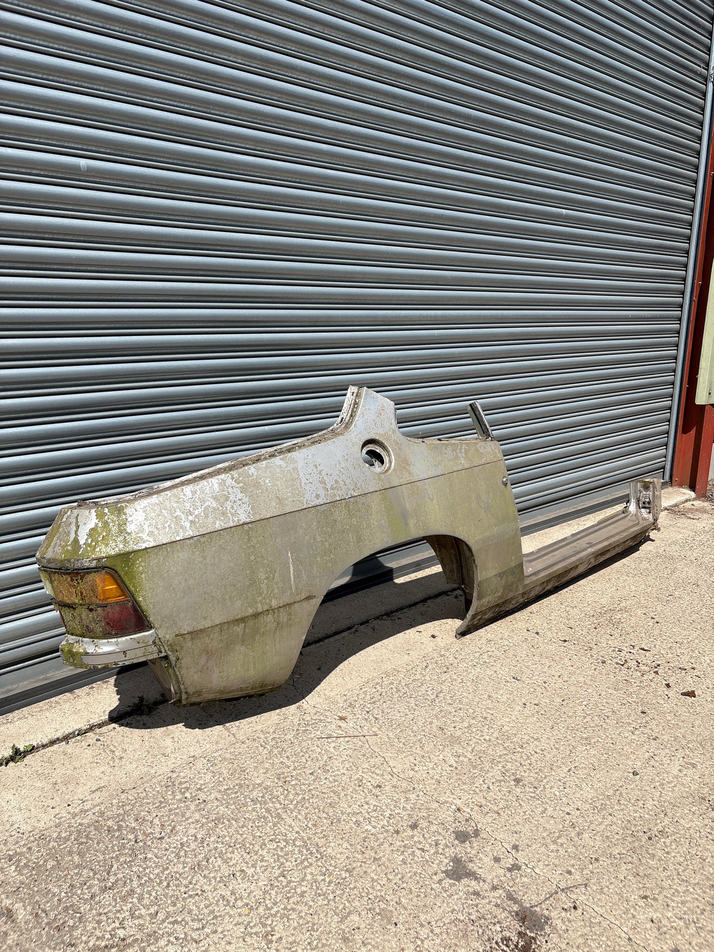 Porsche 924 right side cut, rear fender with sill