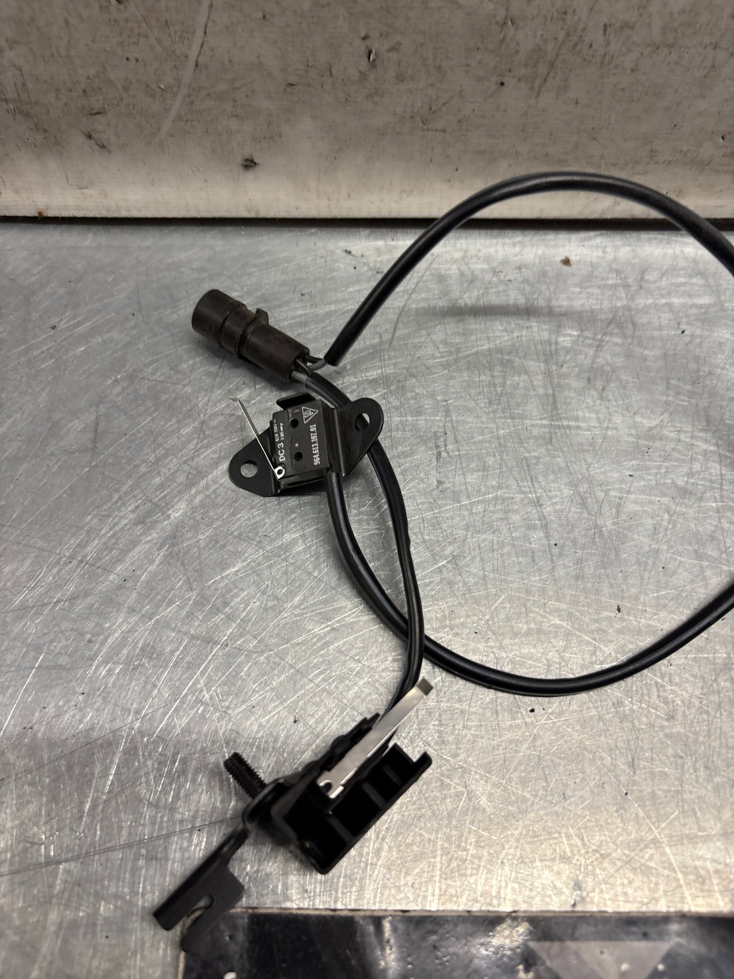 Porsche 911 964 / 993 Rear spoiler microswitch, for spares or repair 96461310701