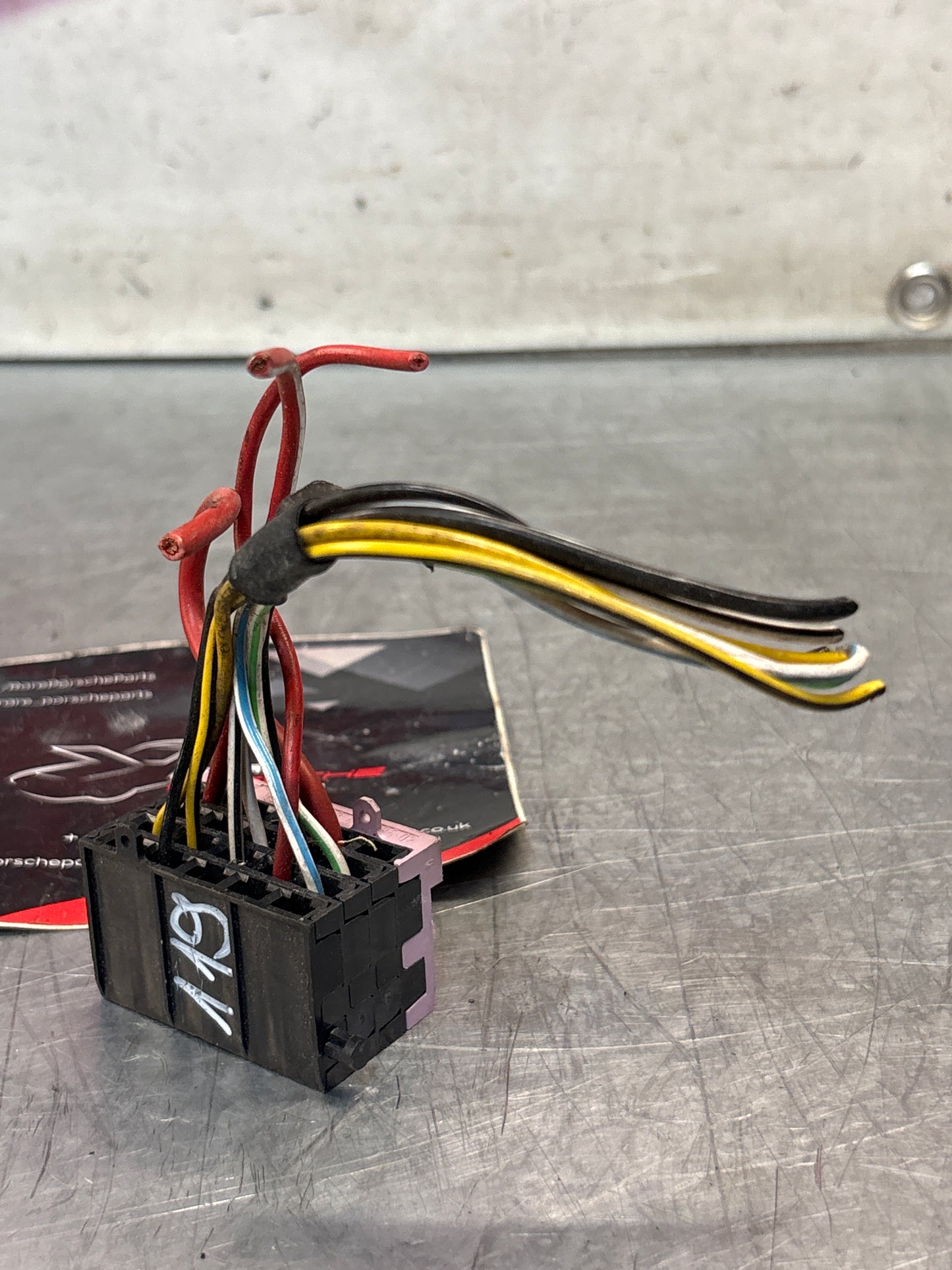 Porsche 944 85.5- fuse box pigtail, used pink 92861233502