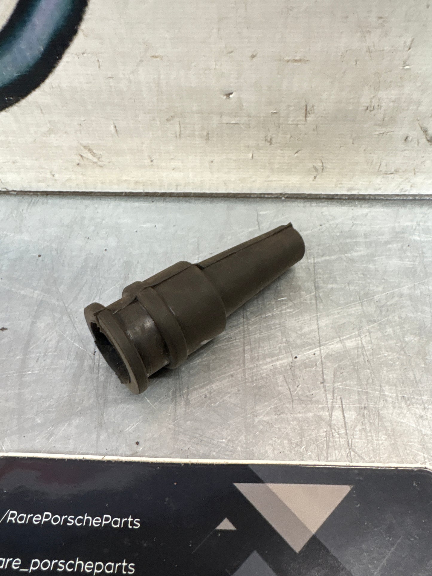 4x Porsche 924 944 Indicator and fog light wire seal rubber sleeve grommet, used 94461232900