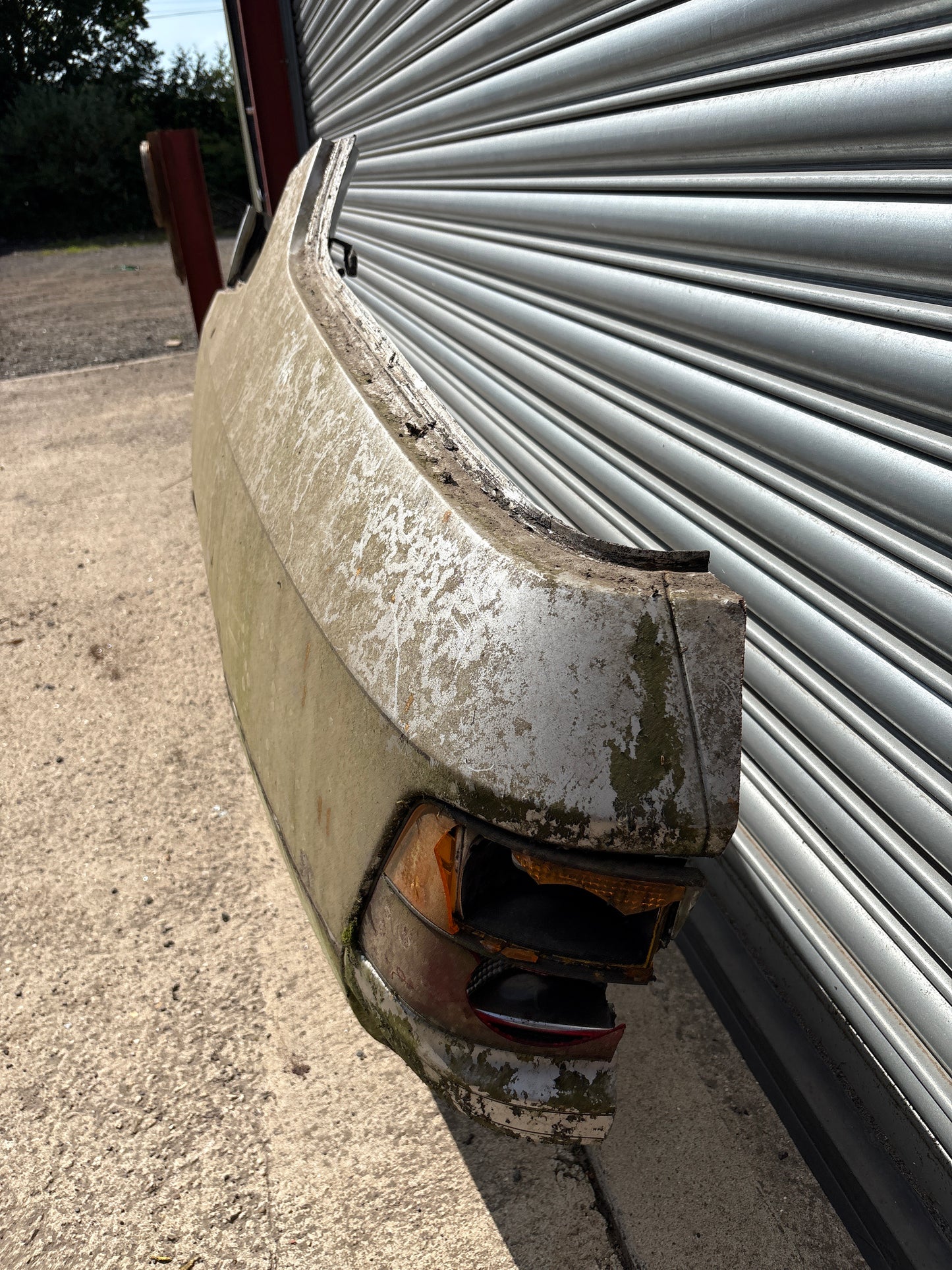 Porsche 924 left side cut, rear fender with sill