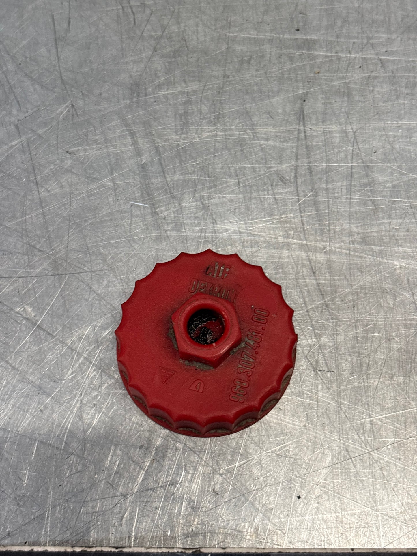 Porsche 928 transmission fluid reservoir cap, used 96030748100