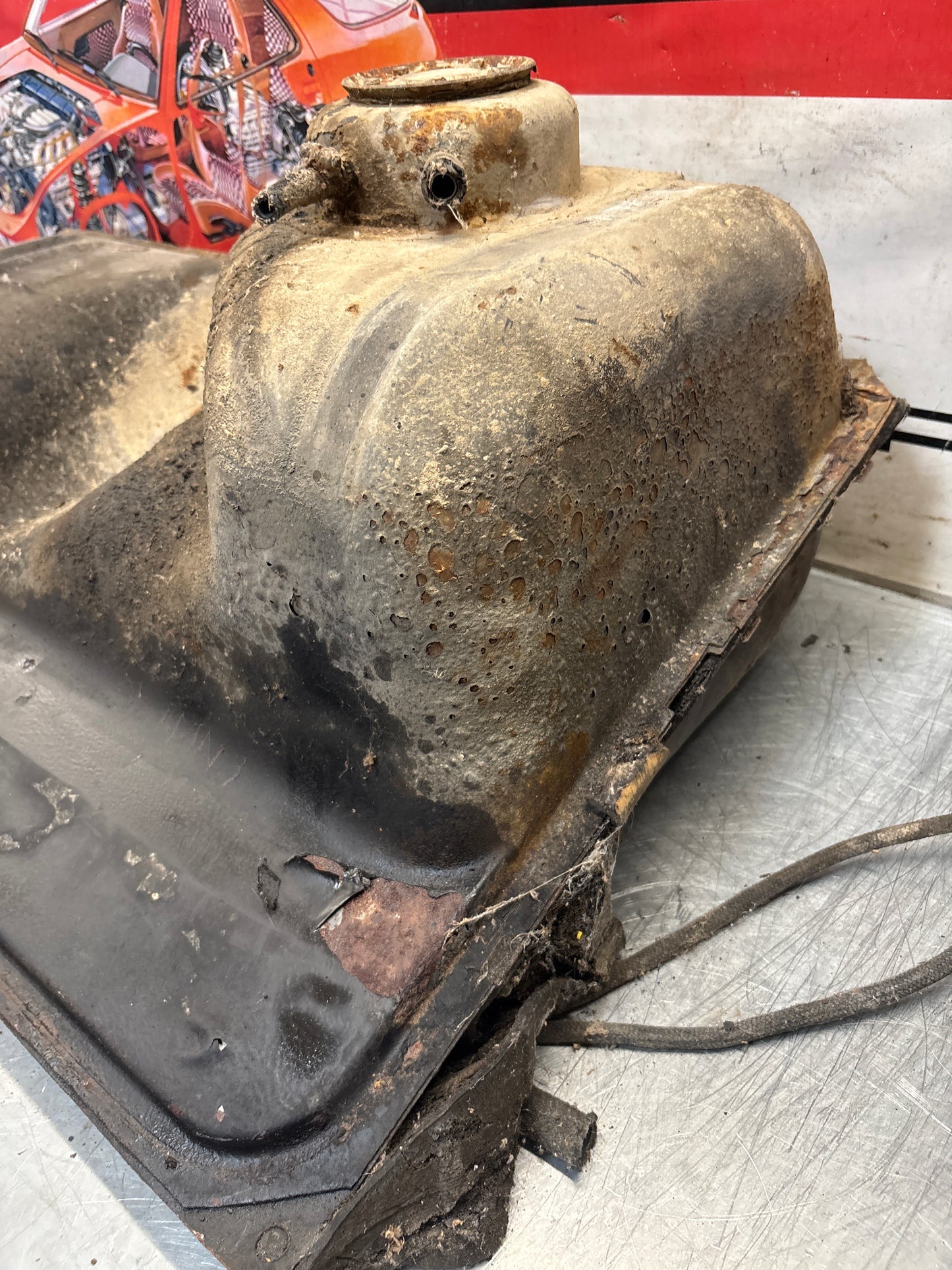 Porsche 924 Metal Fuel tank for early cars with bayonet type fuel level sender 477201021F