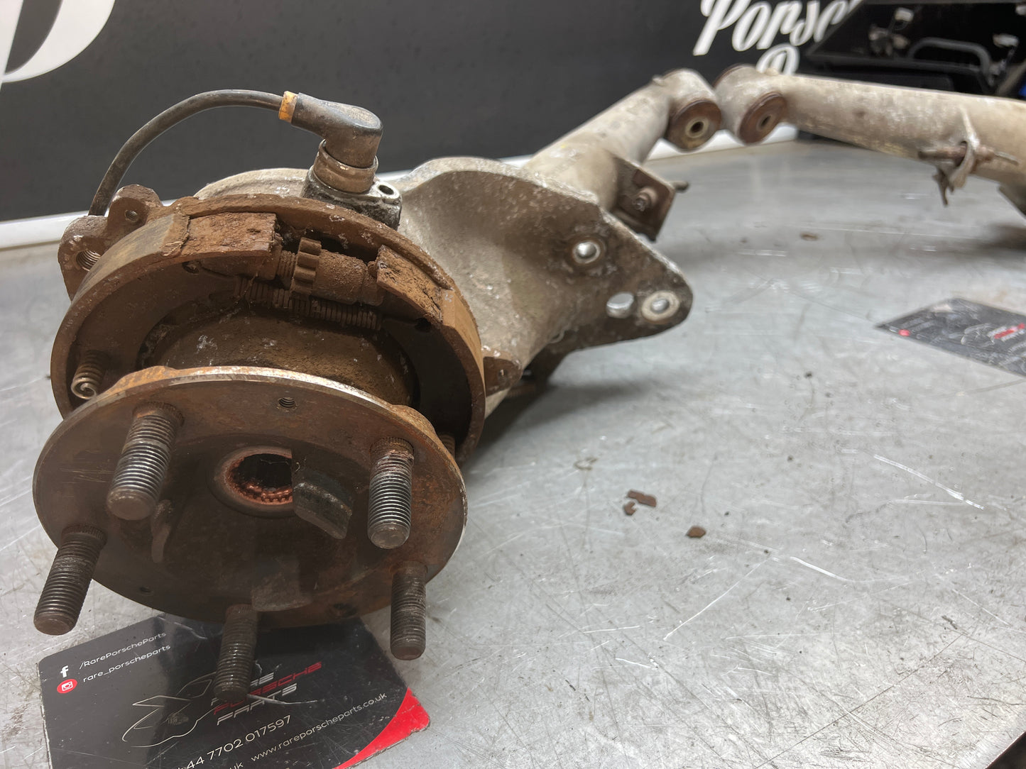Porsche 944 S2 Turbo pair of alloy rear trailing arms, 9513315134R / 9513315144R used, with hubs