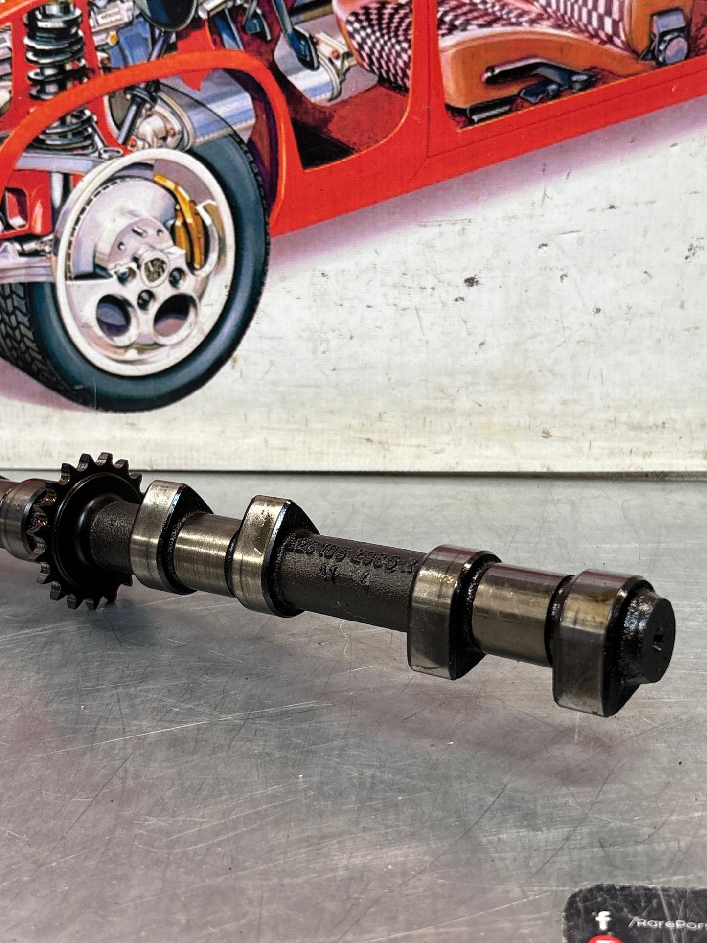 Porsche 928 S3 M28.45/46 engine Camshaft, exhaust side, cylinder 1-4, used 9281052935R / 92810529308