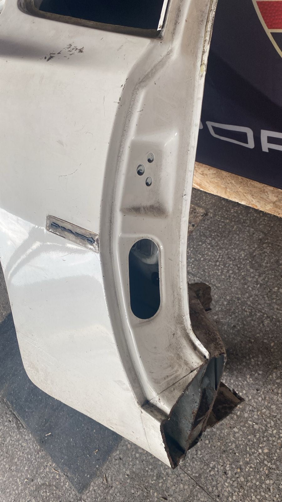 Porsche 944 Right side cut, rear fender 94450390403,
