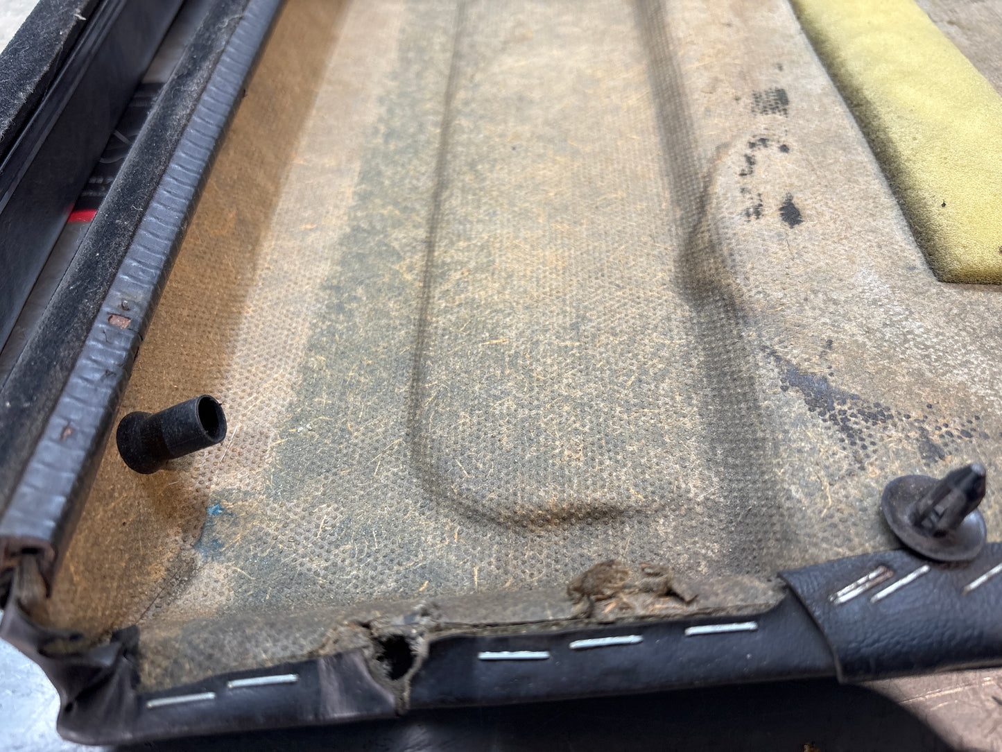 Porsche 924 944 -85.5 pair of Used RHD black door cards, 478867011 / 478867012