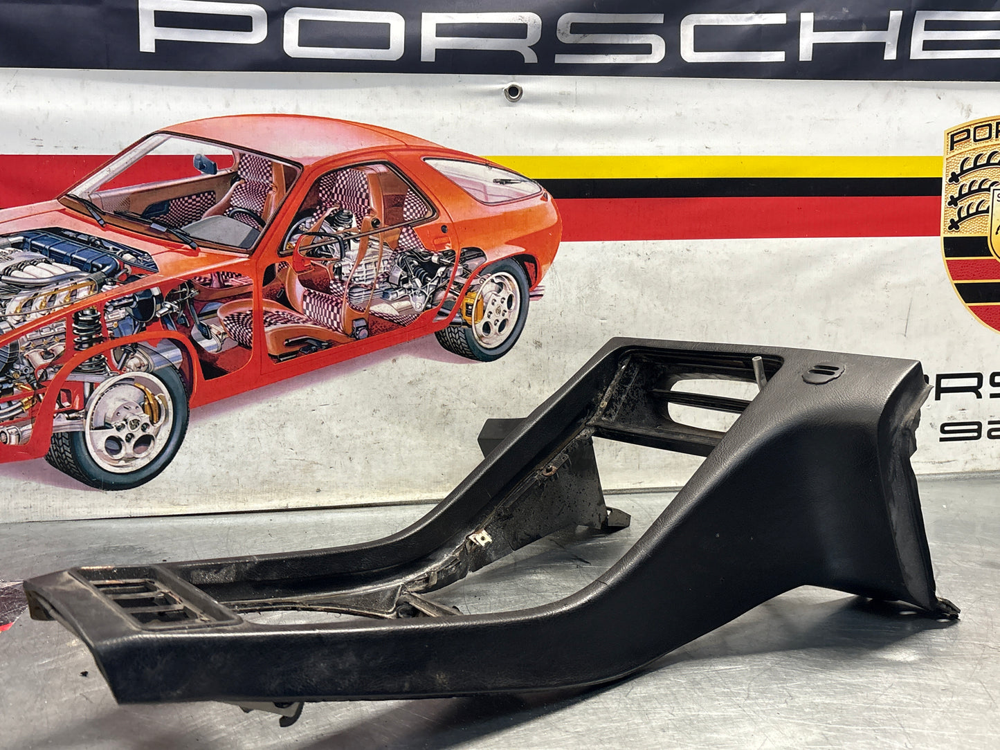 Porsche 928 Center console, used for spares or repair 92855206304 black