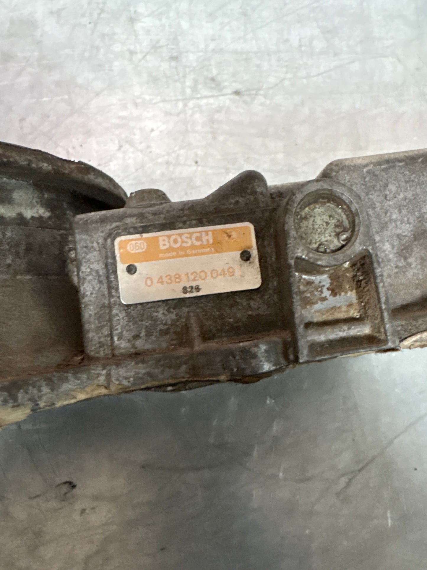 Porsche 928 air mass sensor, used 0438120049