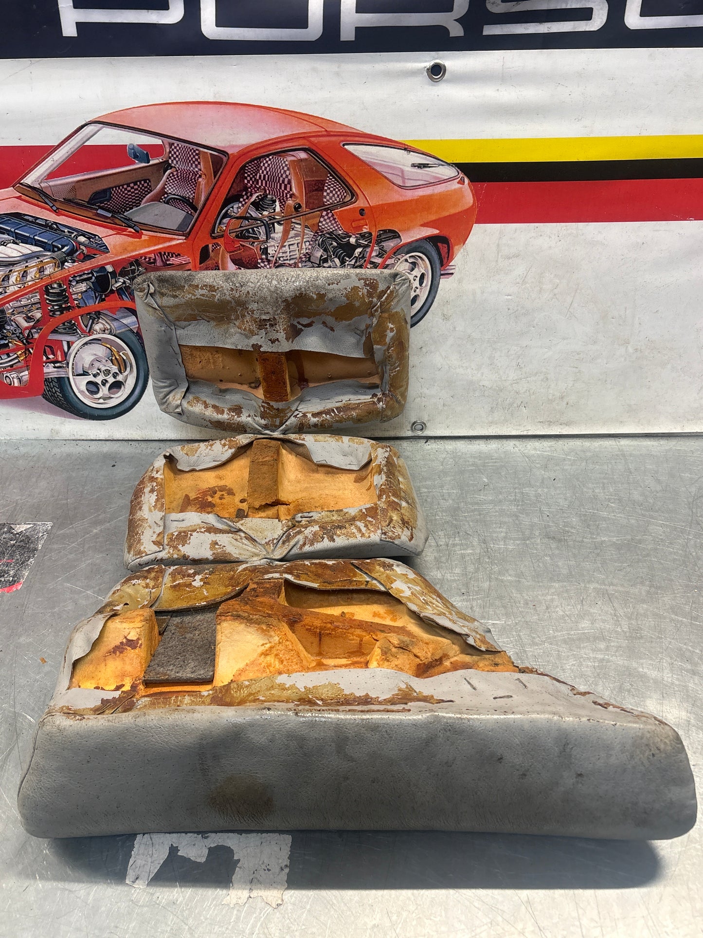 Porsche 928 rear right seat and center + upper cushion, used, grey 92852206051 / 92852208851 / 92852204650