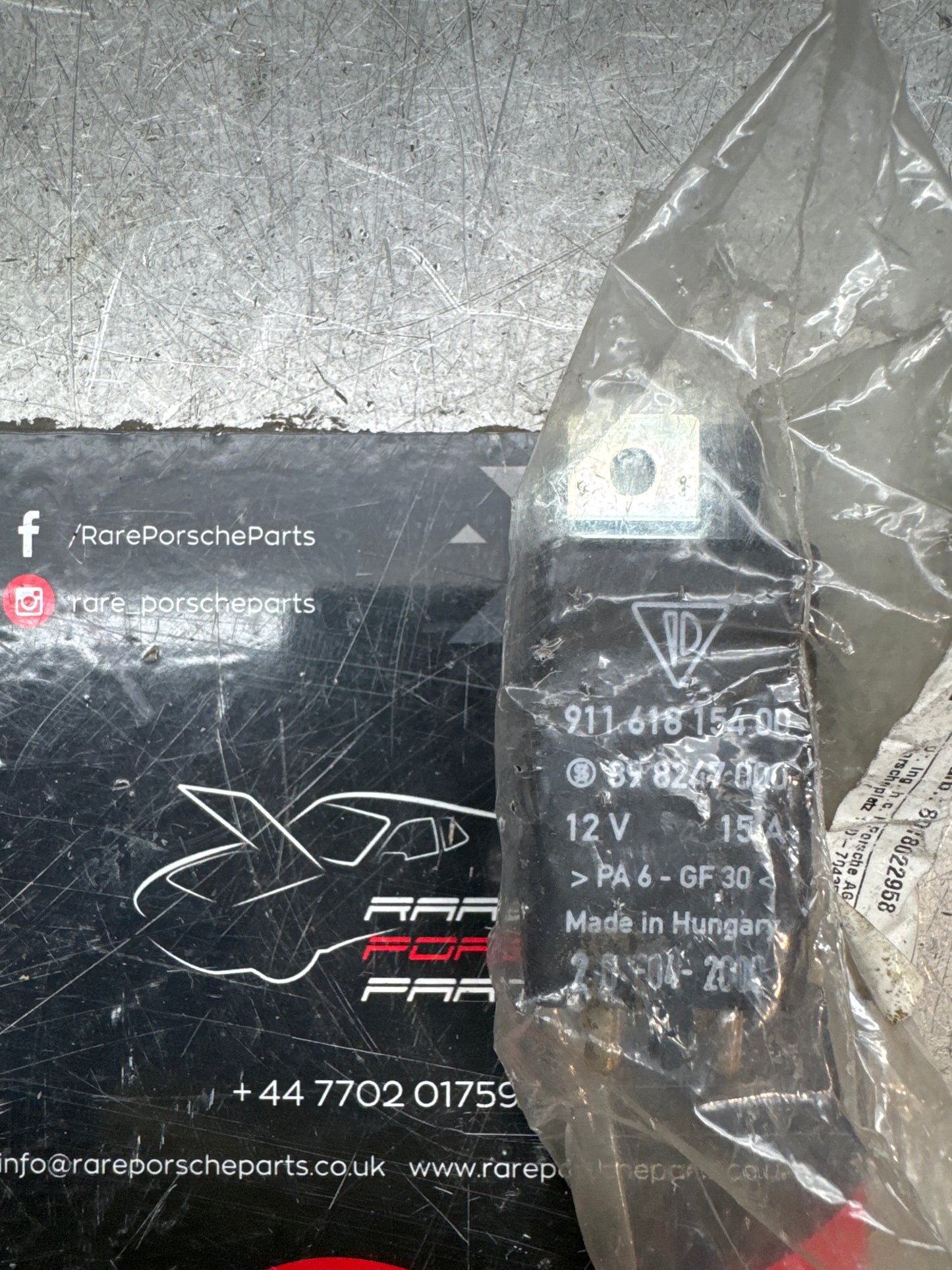 Porsche 911 3.2 84-89 fuel pump relay 91161815400 new