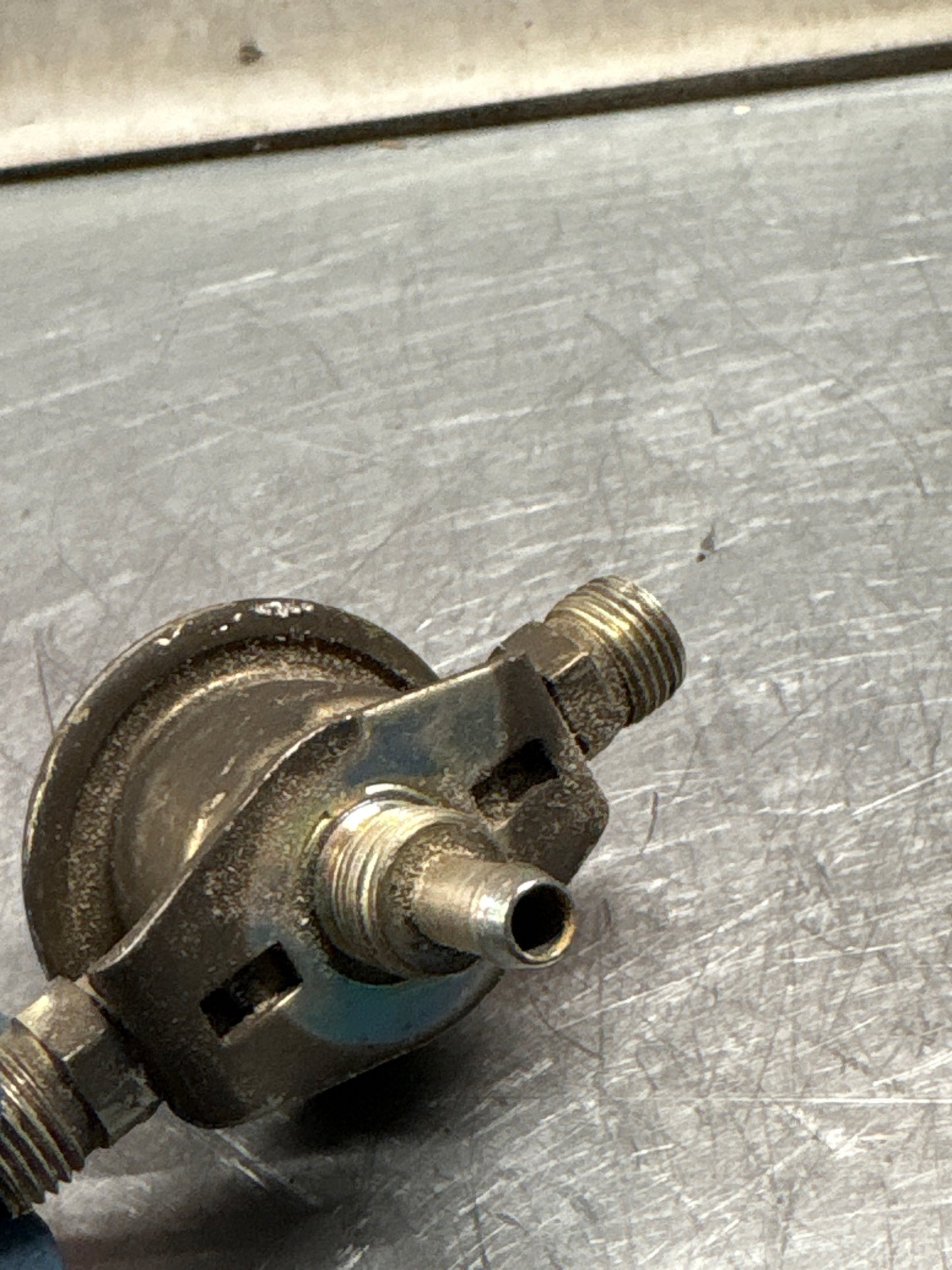 Porsche 928 Fuel pressure regulator, used. 0280160262