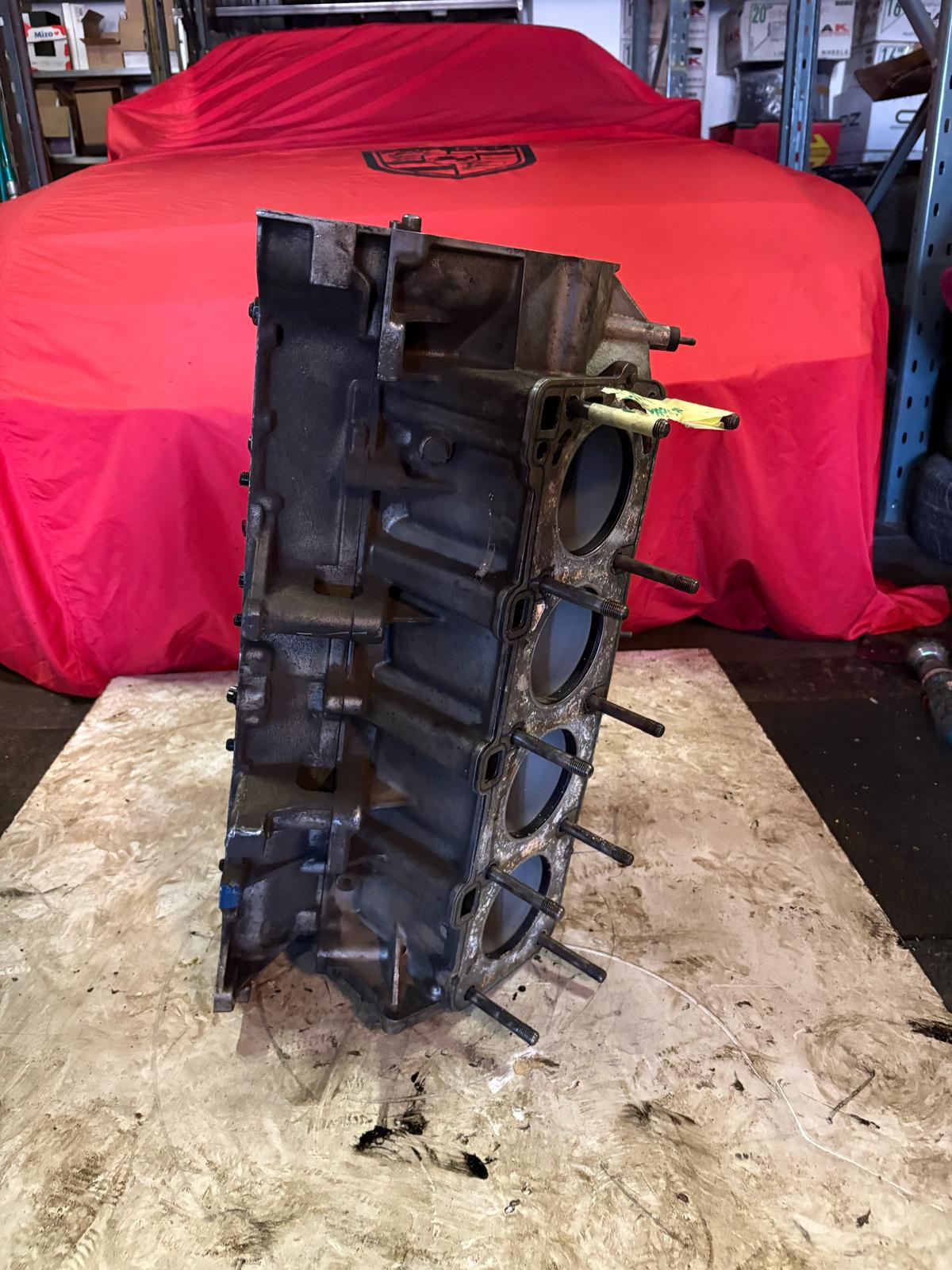 Porsche 928 M28/01 4.5 block with pistons, used