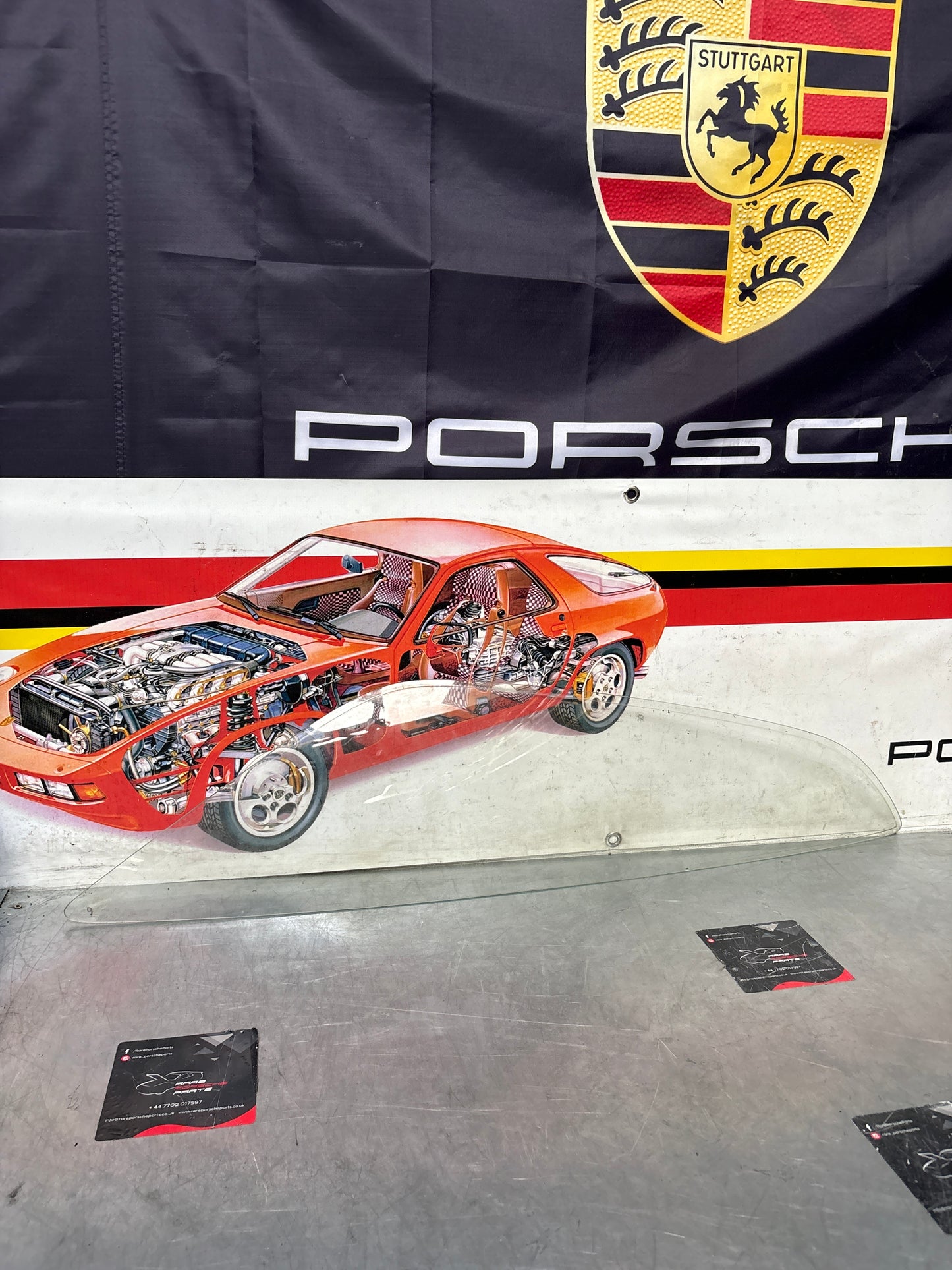 Porsche 928 rear quarter side glass, clear right, 92854310408 used