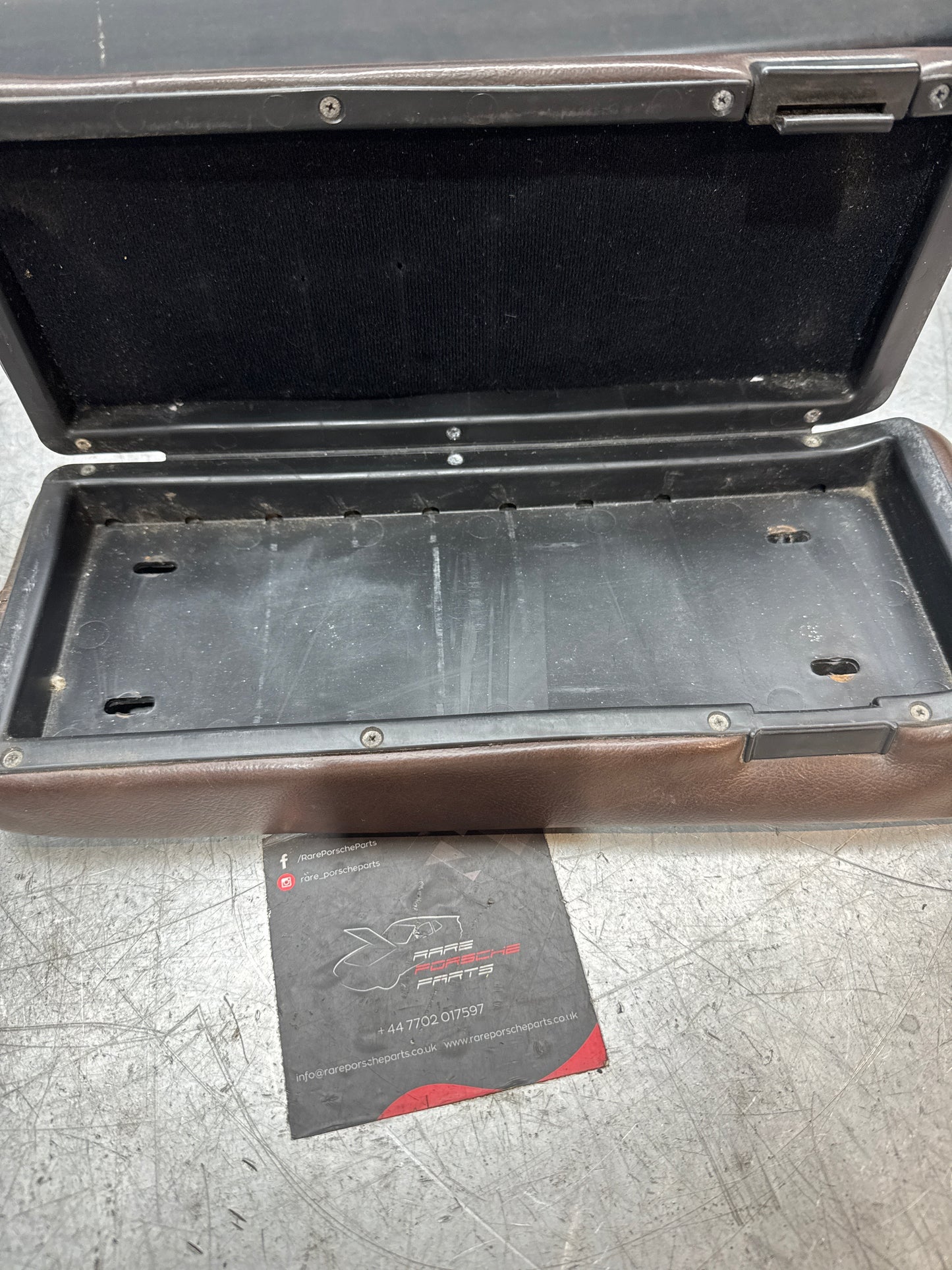 Porsche 944 924 centre console arm rest cassette brown. 478857059 used RHD