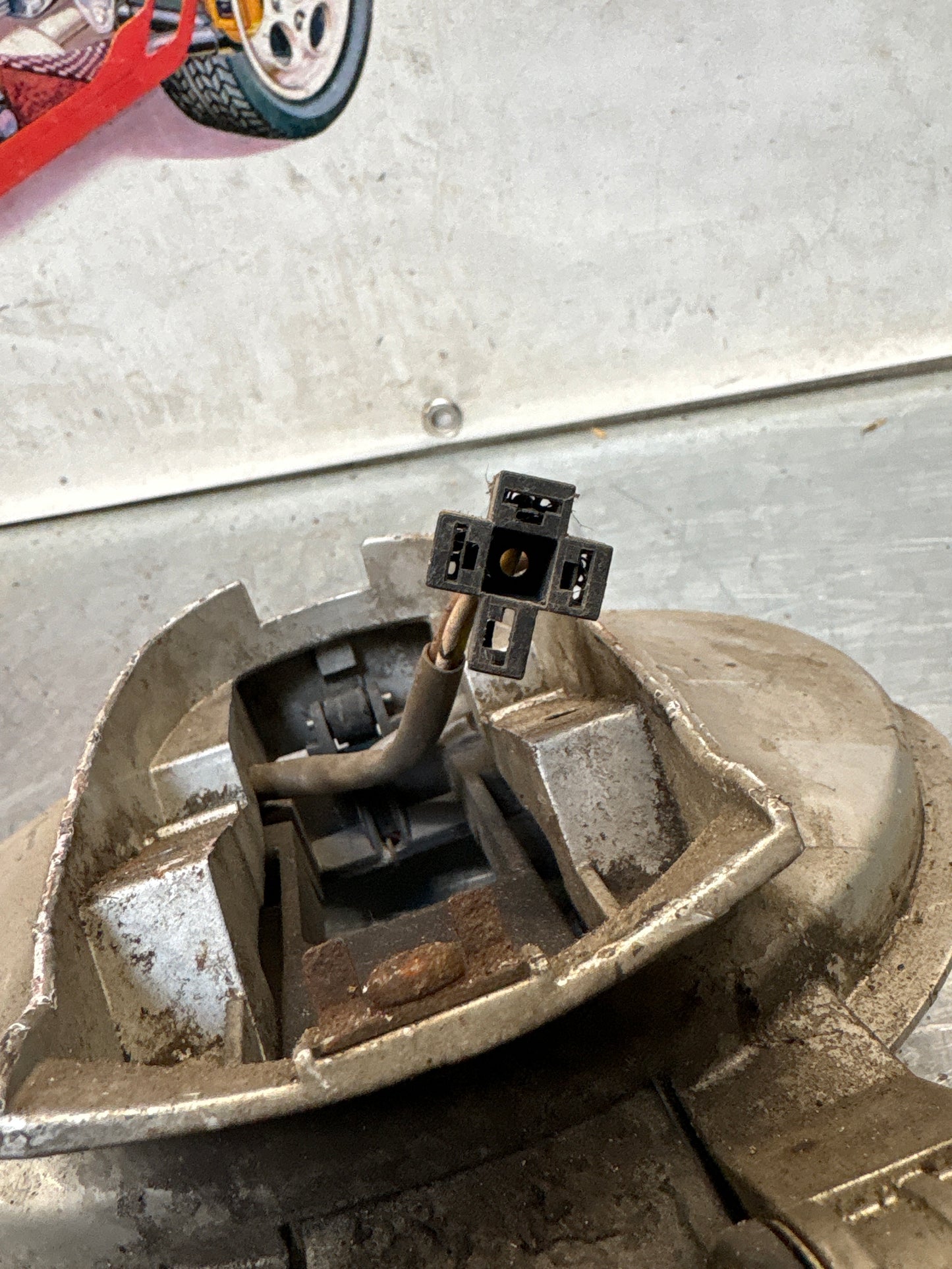 Porsche 928 right headlight swivel frame 92875024902 92875024302 used