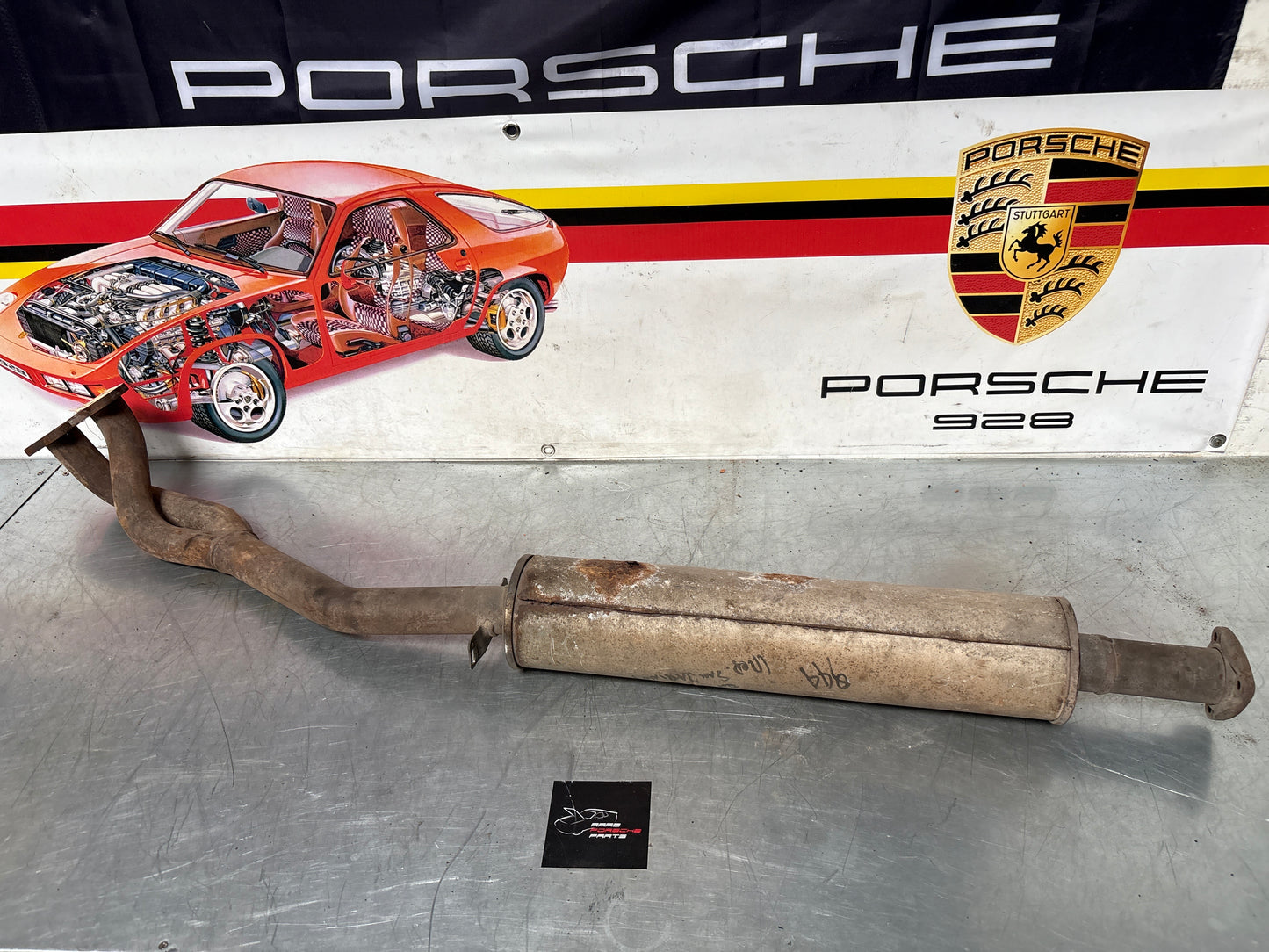 Porsche 944 exhaust middle section, used 94411108201 / 94411108300