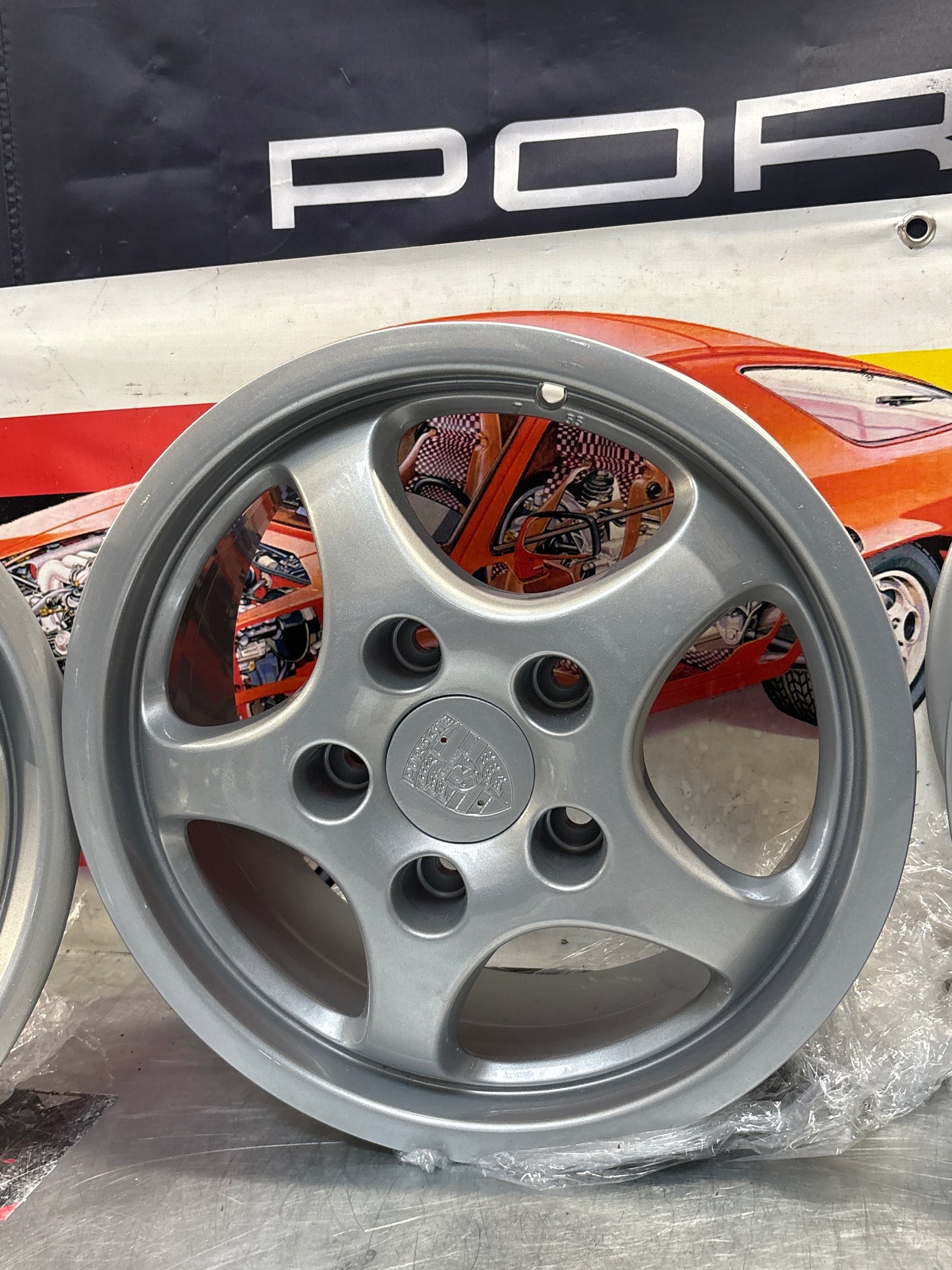 Porsche 944 968 16 inch alloy wheel set, refurbished 94436211400 / 94436211600