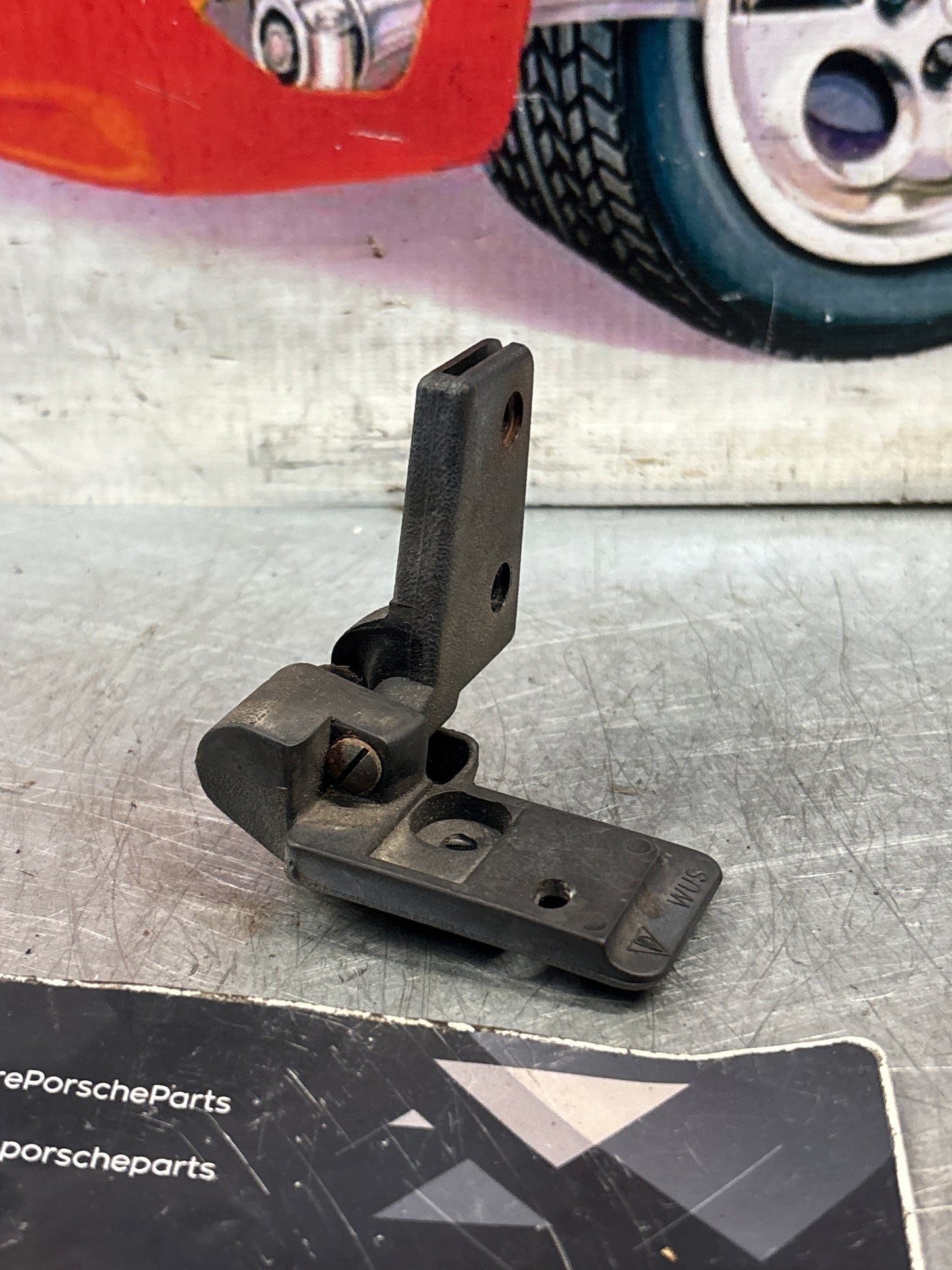 Porsche 924 / 944 / 968 sunroof wind deflector right hinge 477871682 / 477871636A used