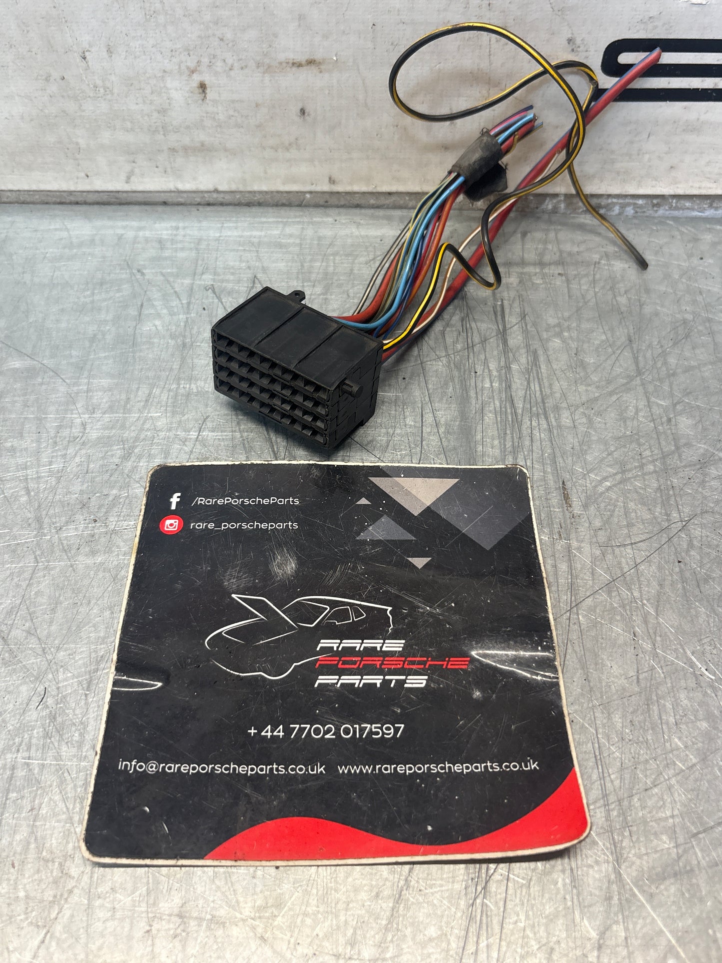 Porsche 944 85.5- fuse box pigtail, used black 92861233502