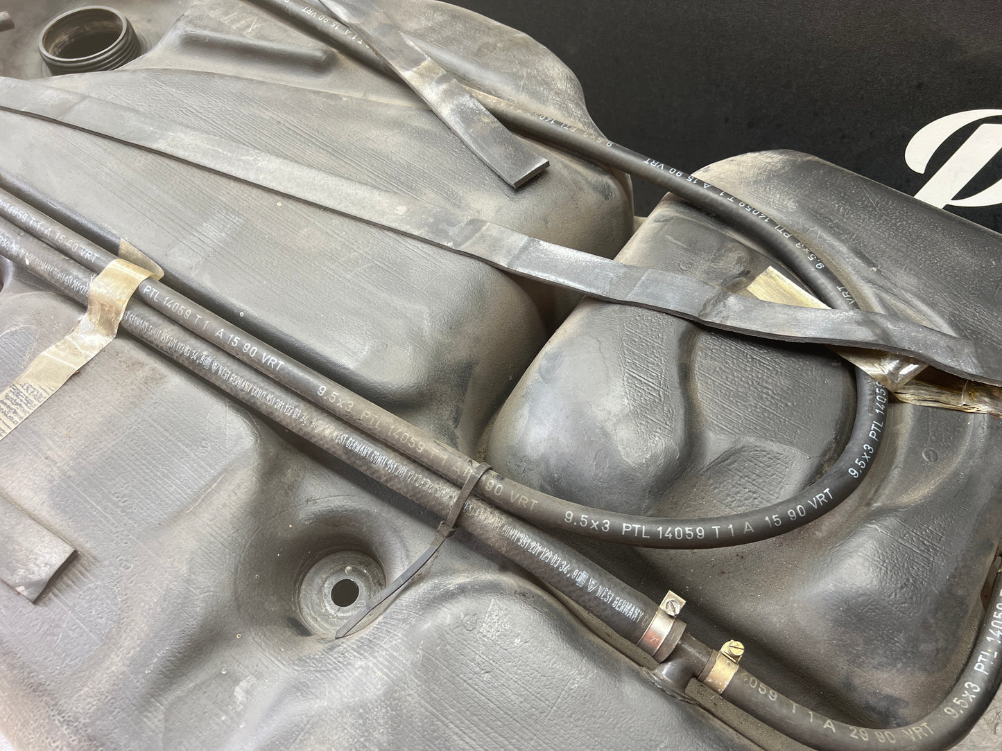 Porsche 944 plastic fuel tank, 95120102103, study photos