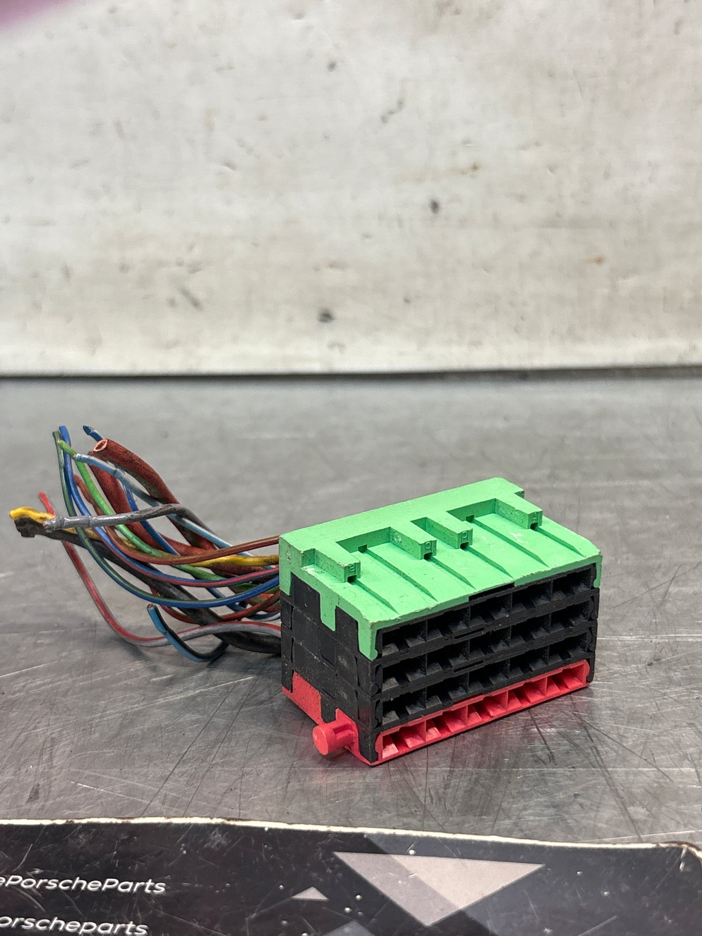 Porsche 944 85.5- fuse box pigtail, used green-red 92861233513