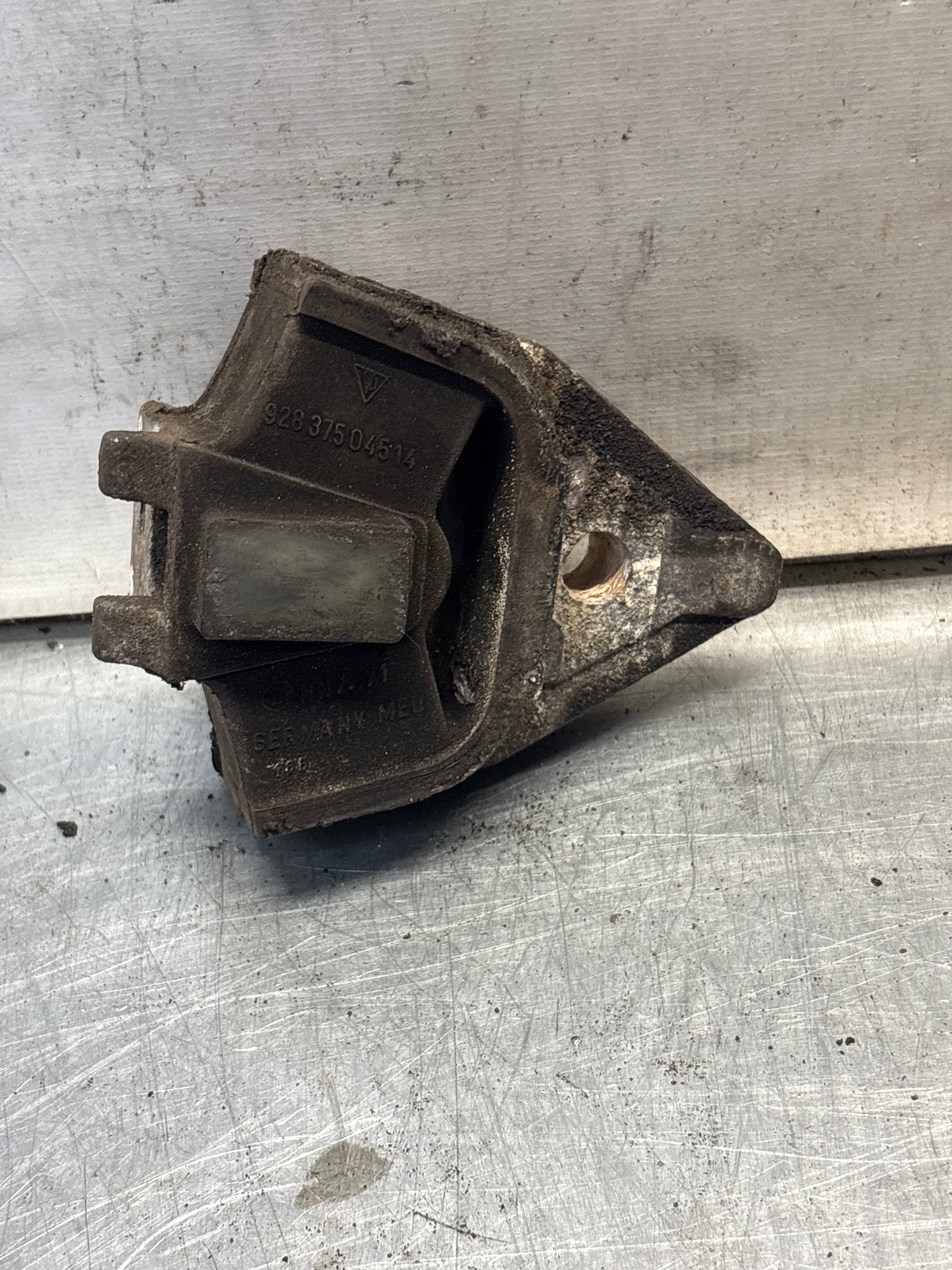 Porsche 928 transmission mount, used 92837504514