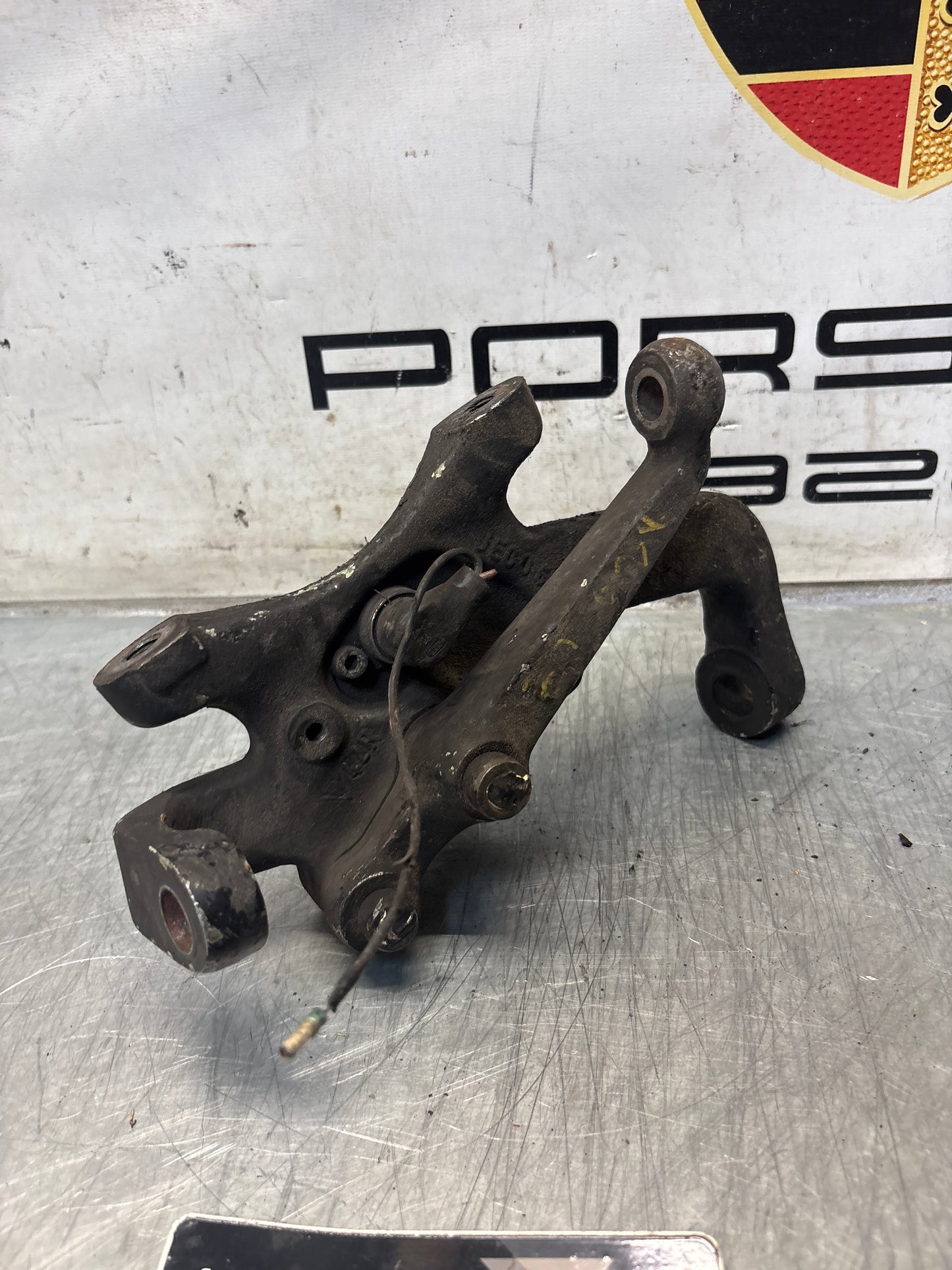 Porsche 928 right steering spindle knuckle, used 92834105817 / 92834105823