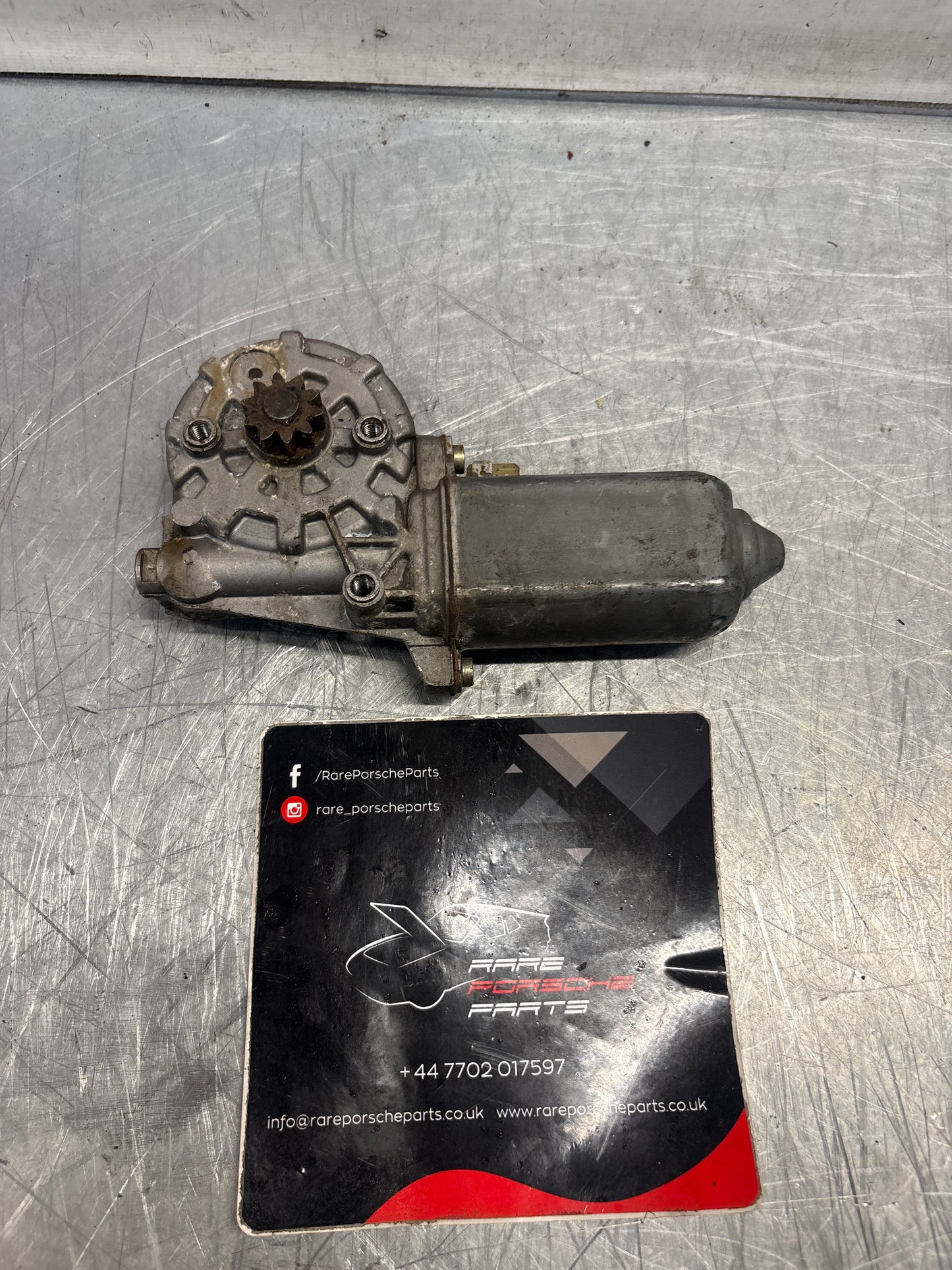Porsche 924 944 928 window regulator motor, right, used 0130821022