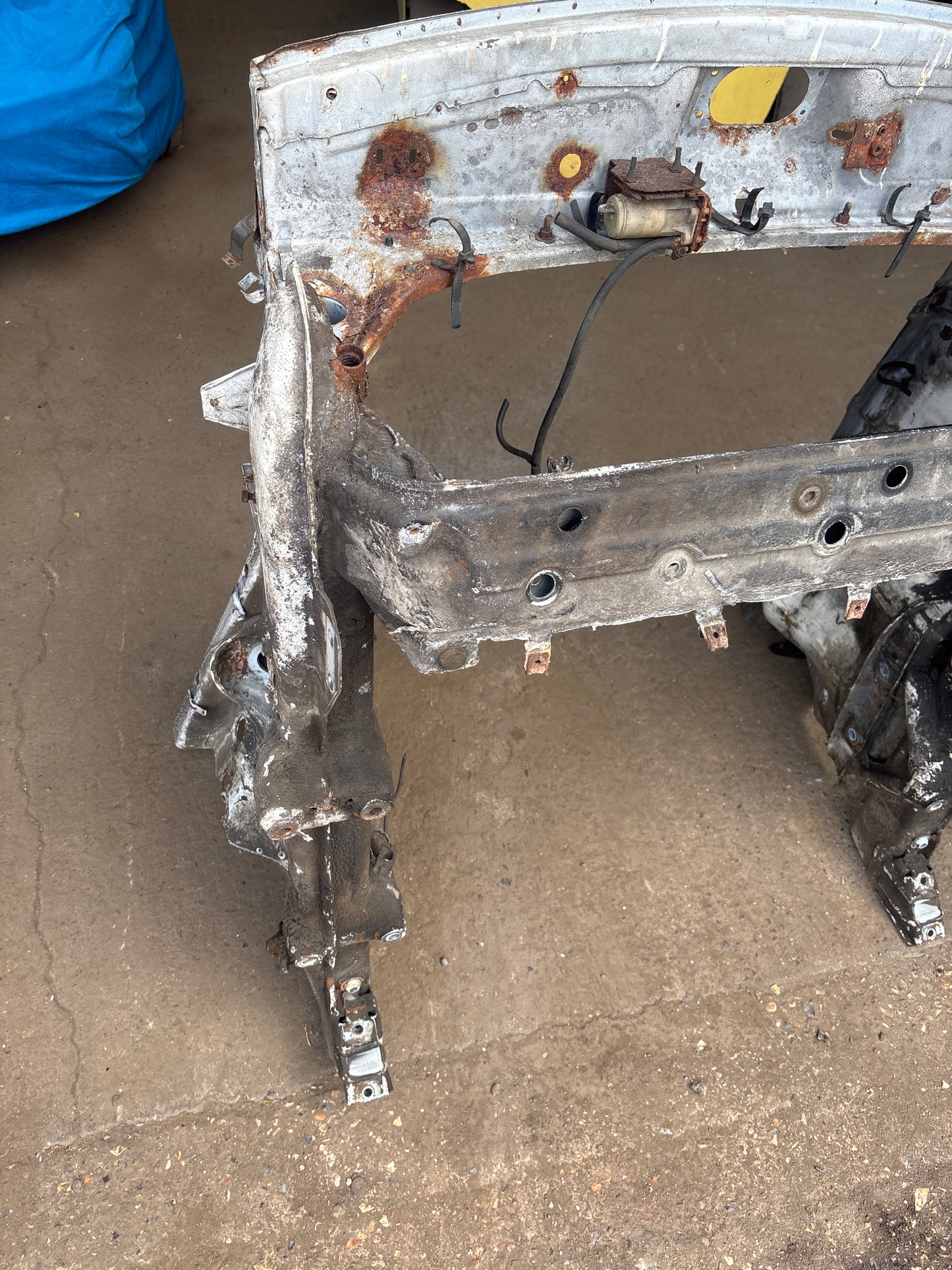 Porsche 928 S 1982 Front Section Cut