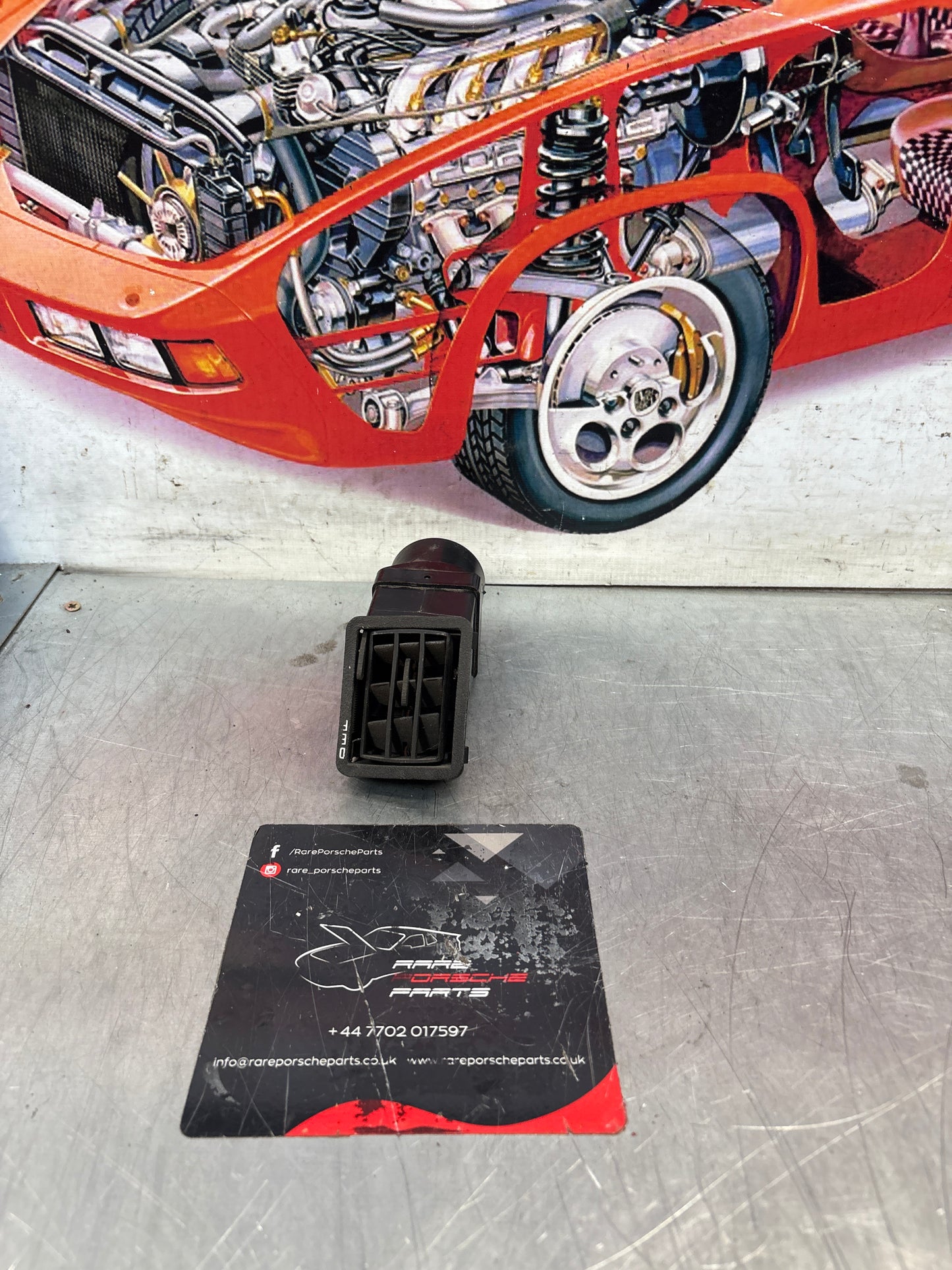 Porsche 924/944 Black dash air vent. left hand, with connecting piece 477819231 / 477819717 used