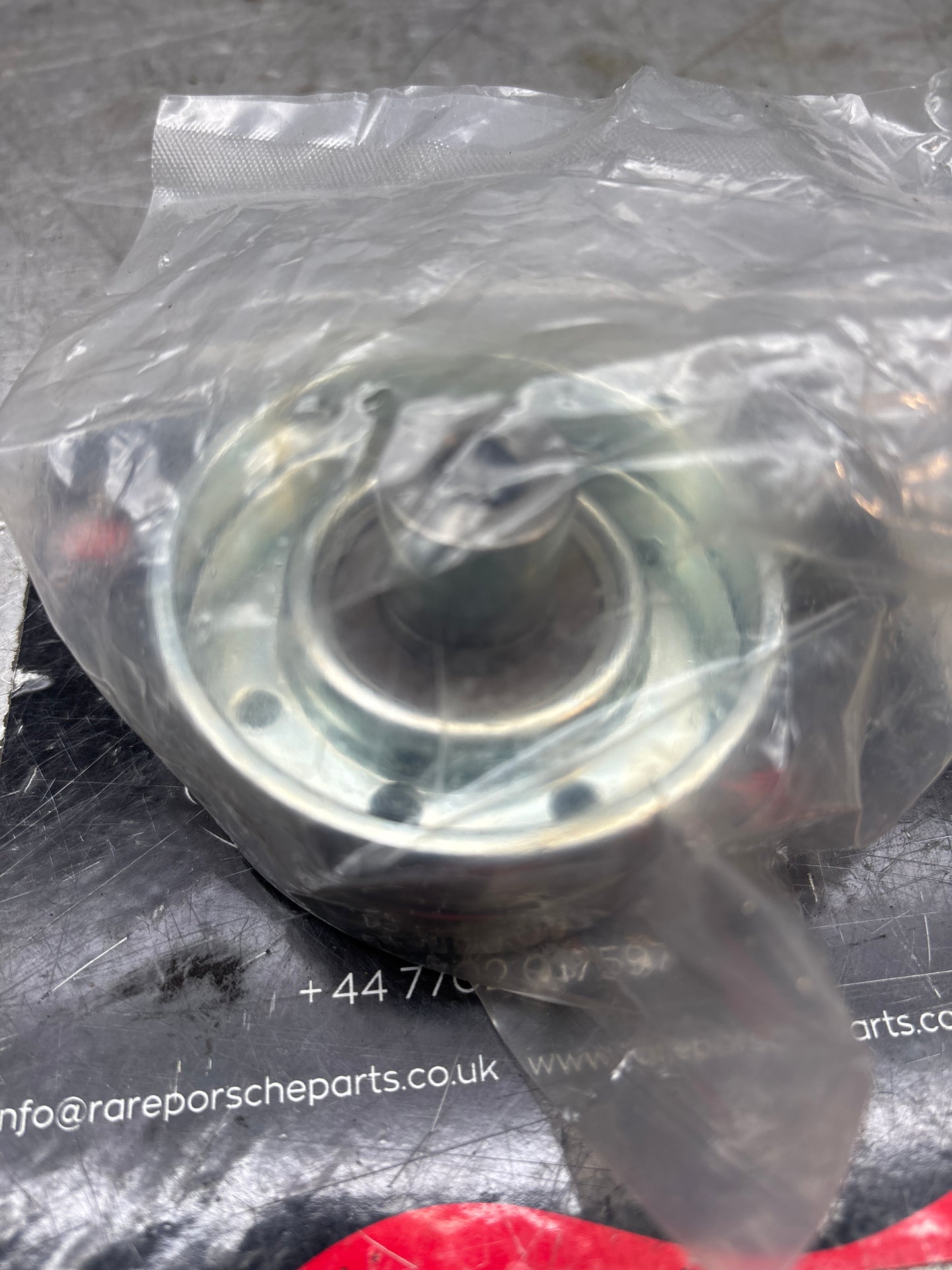 Porsche 928 Tensioner roller 92810551205 new