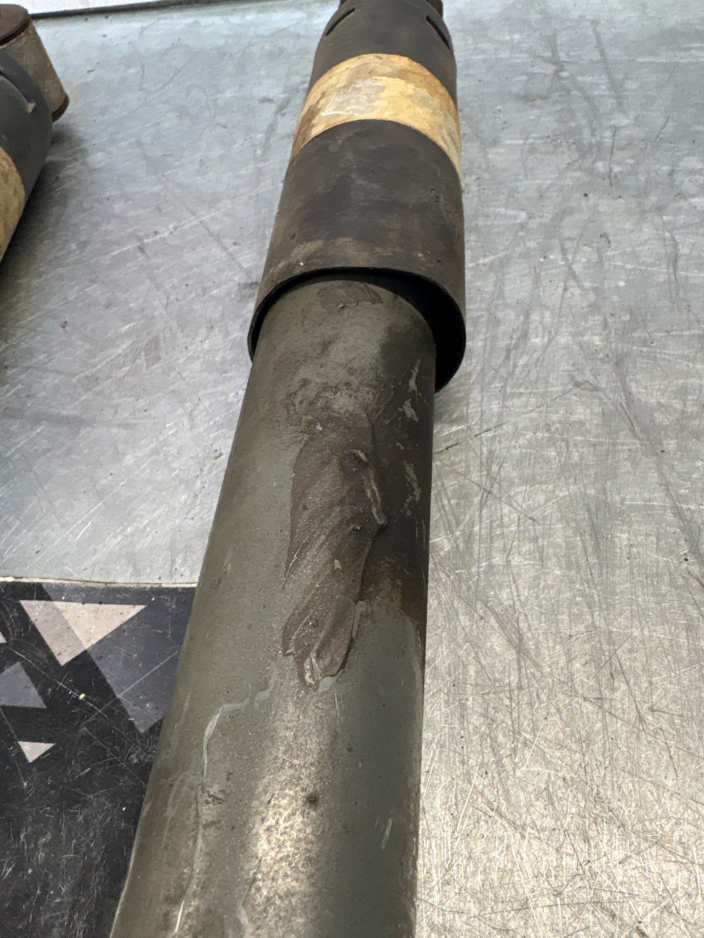 Porsche 944 86- pair of rear suspension shock absorbers, used 95133303206