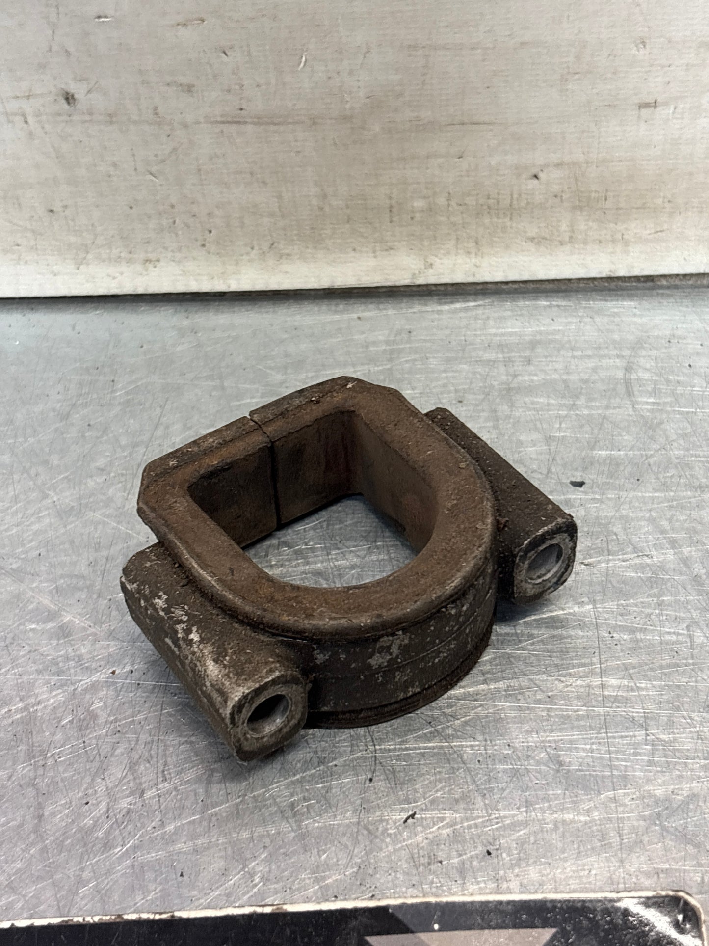 Porsche 944 steering rack clamp, used 94434722301 / 94434713901